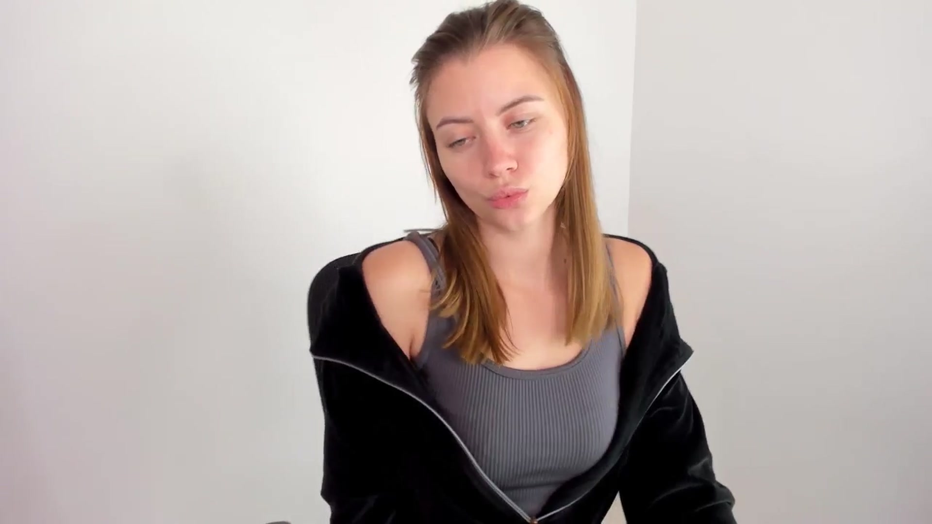 Gallery image thumbnail from Sulfate0's myfreecams stream on, 11/17/2024, 10:38 image 3 of 20