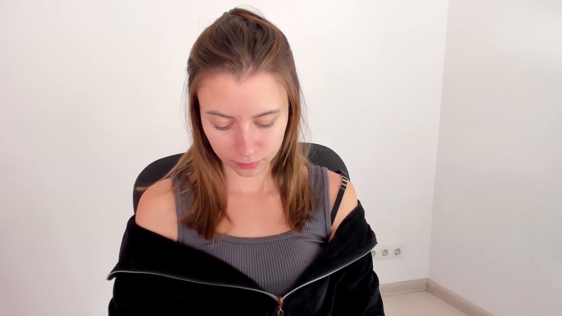 Gallery image thumbnail from Sulfate0's myfreecams stream on, 11/17/2024, 11:49 image 9 of 20