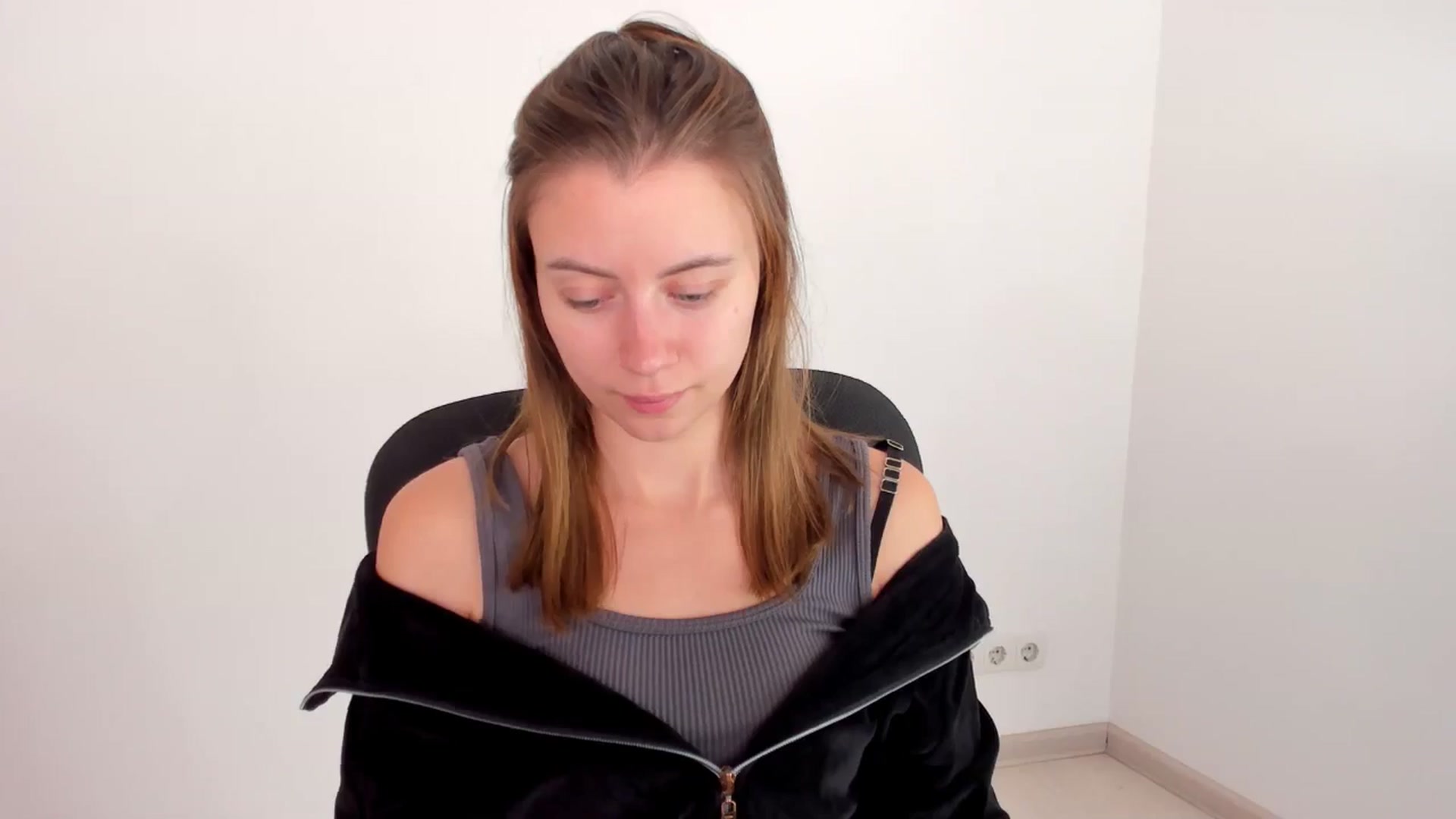 Gallery image thumbnail from Sulfate0's myfreecams stream on, 11/17/2024, 11:49 image 6 of 20