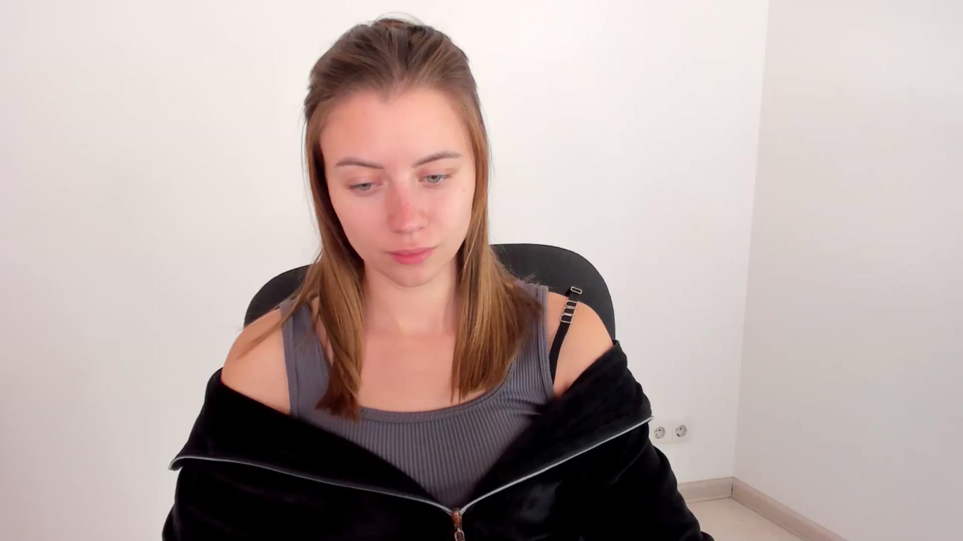 Gallery image thumbnail from Sulfate0's myfreecams stream on, 11/17/2024, 11:49 image 4 of 20