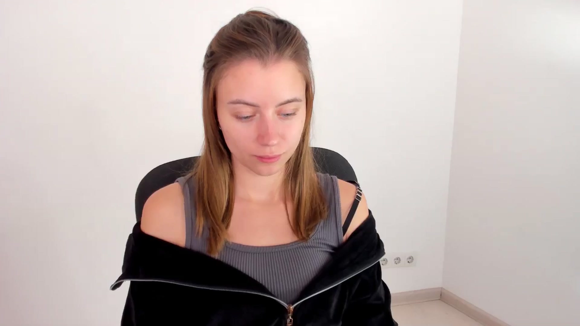 Gallery image thumbnail from Sulfate0's myfreecams stream on, 11/17/2024, 11:49 image 12 of 20