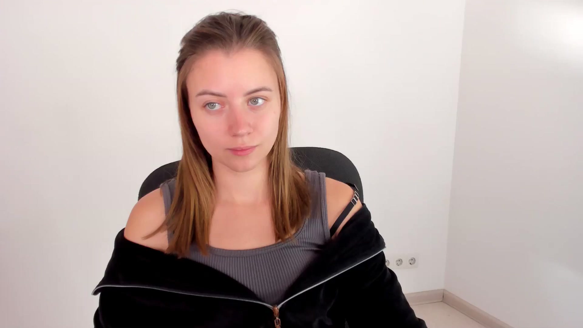 Gallery image thumbnail from Sulfate0's myfreecams stream on, 11/17/2024, 11:49 image 15 of 20