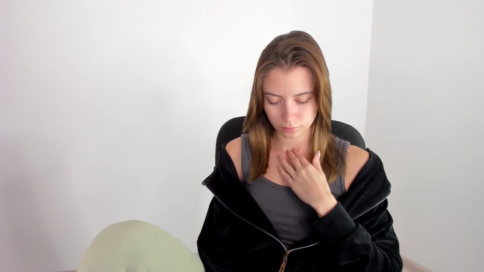 Gallery image thumbnail from Sulfate0's myfreecams stream on, 11/18/2024, 07:56 image 19 of 20