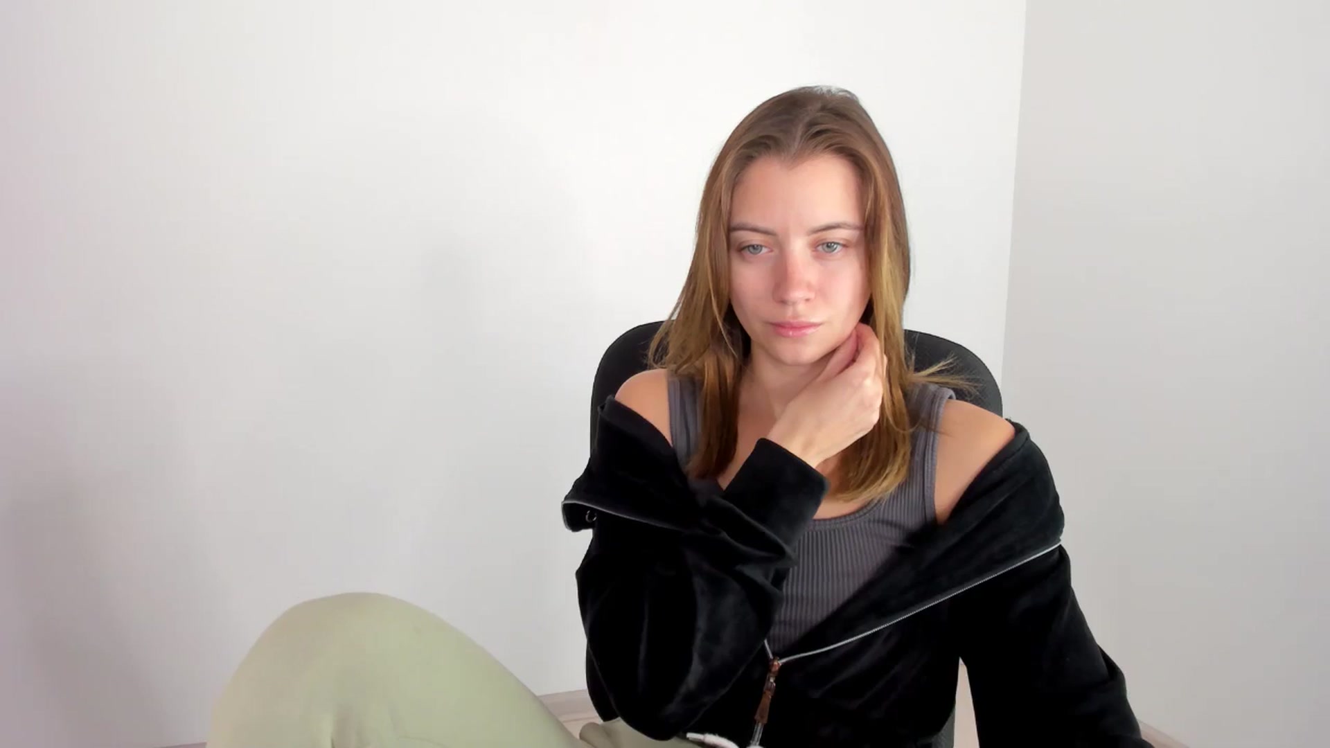 Gallery image thumbnail from Sulfate0's myfreecams stream on, 11/18/2024, 07:56 image 16 of 20
