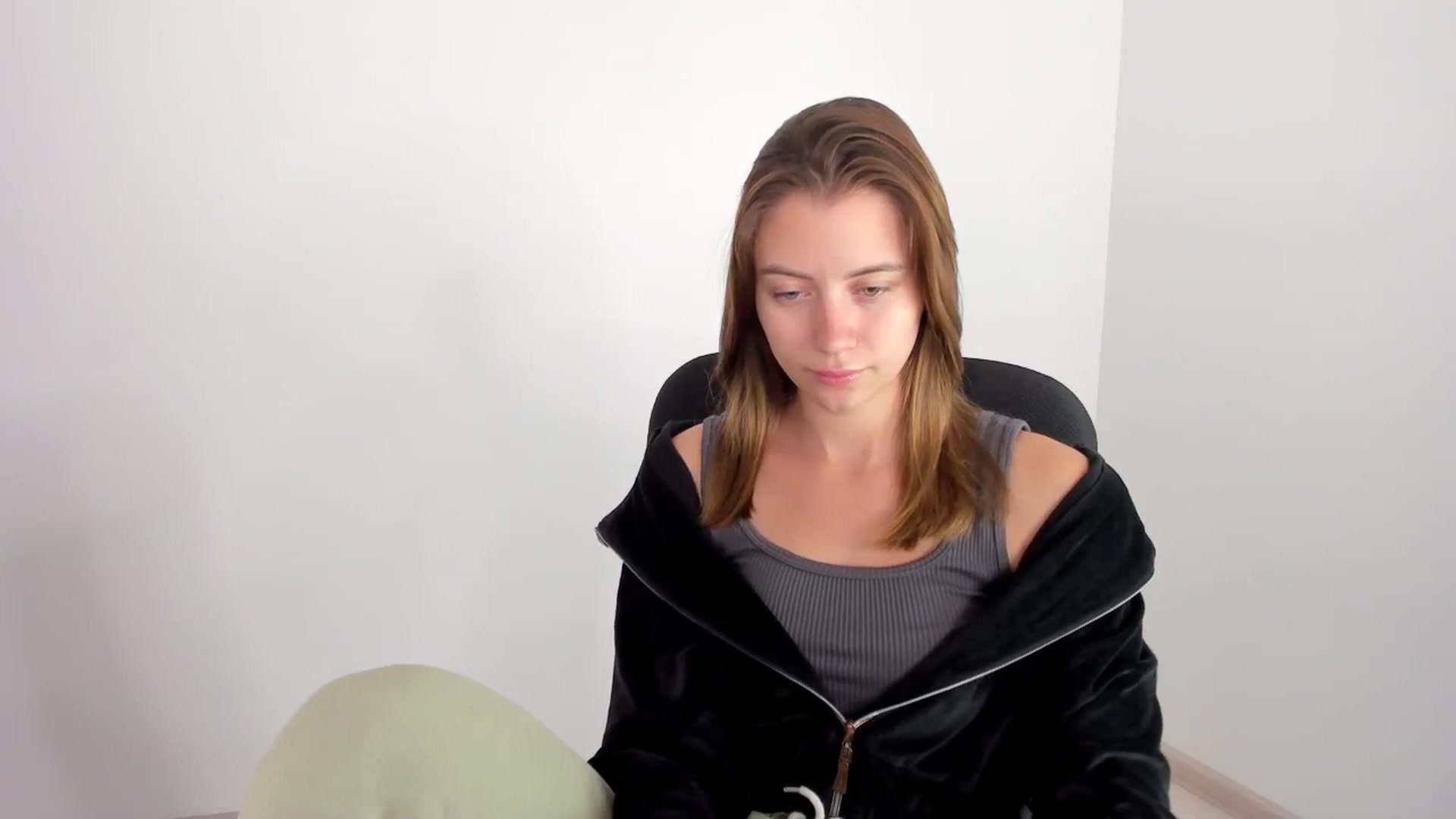 Gallery image thumbnail from Sulfate0's myfreecams stream on, 11/18/2024, 07:56 image 18 of 20