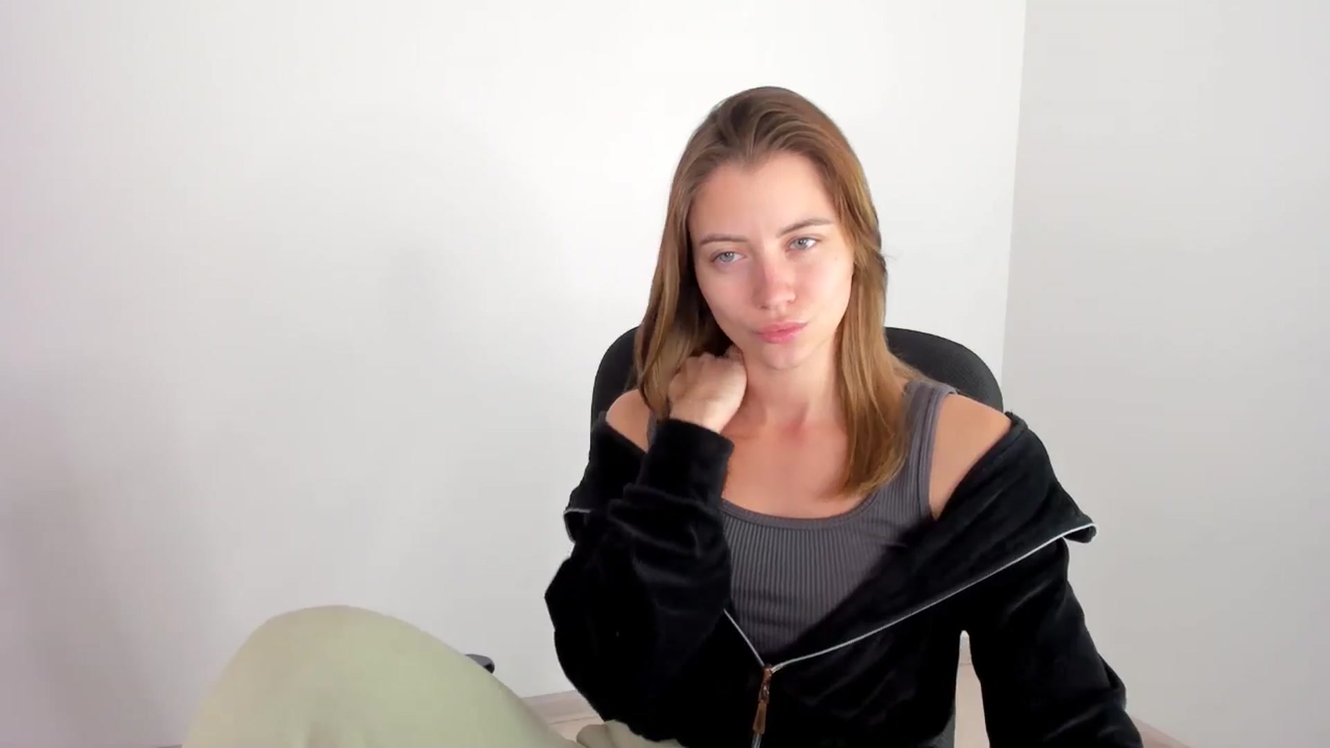 Gallery image thumbnail from Sulfate0's myfreecams stream on, 11/18/2024, 07:56 image 11 of 20