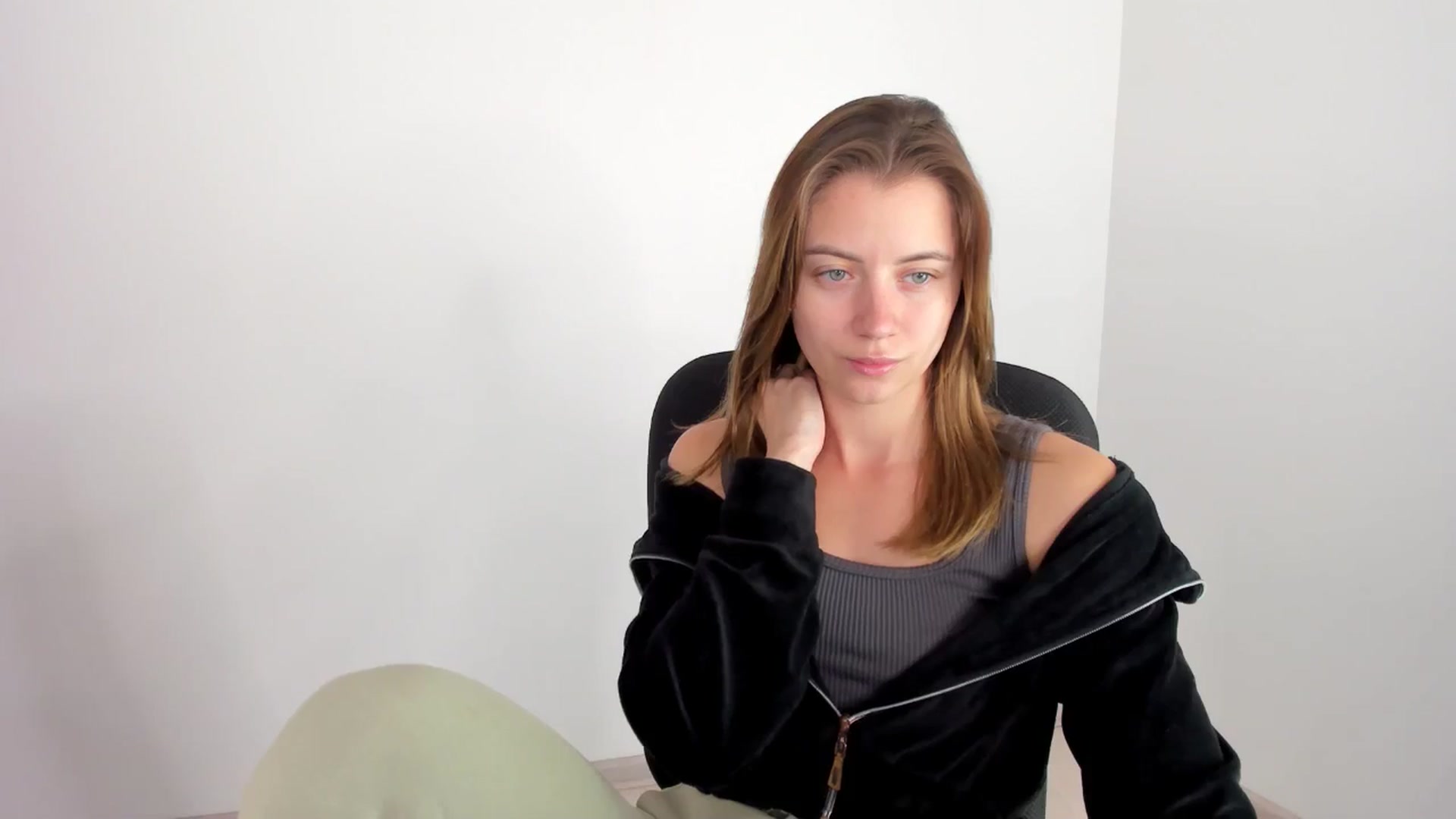 Gallery image thumbnail from Sulfate0's myfreecams stream on, 11/18/2024, 07:56 image 14 of 20