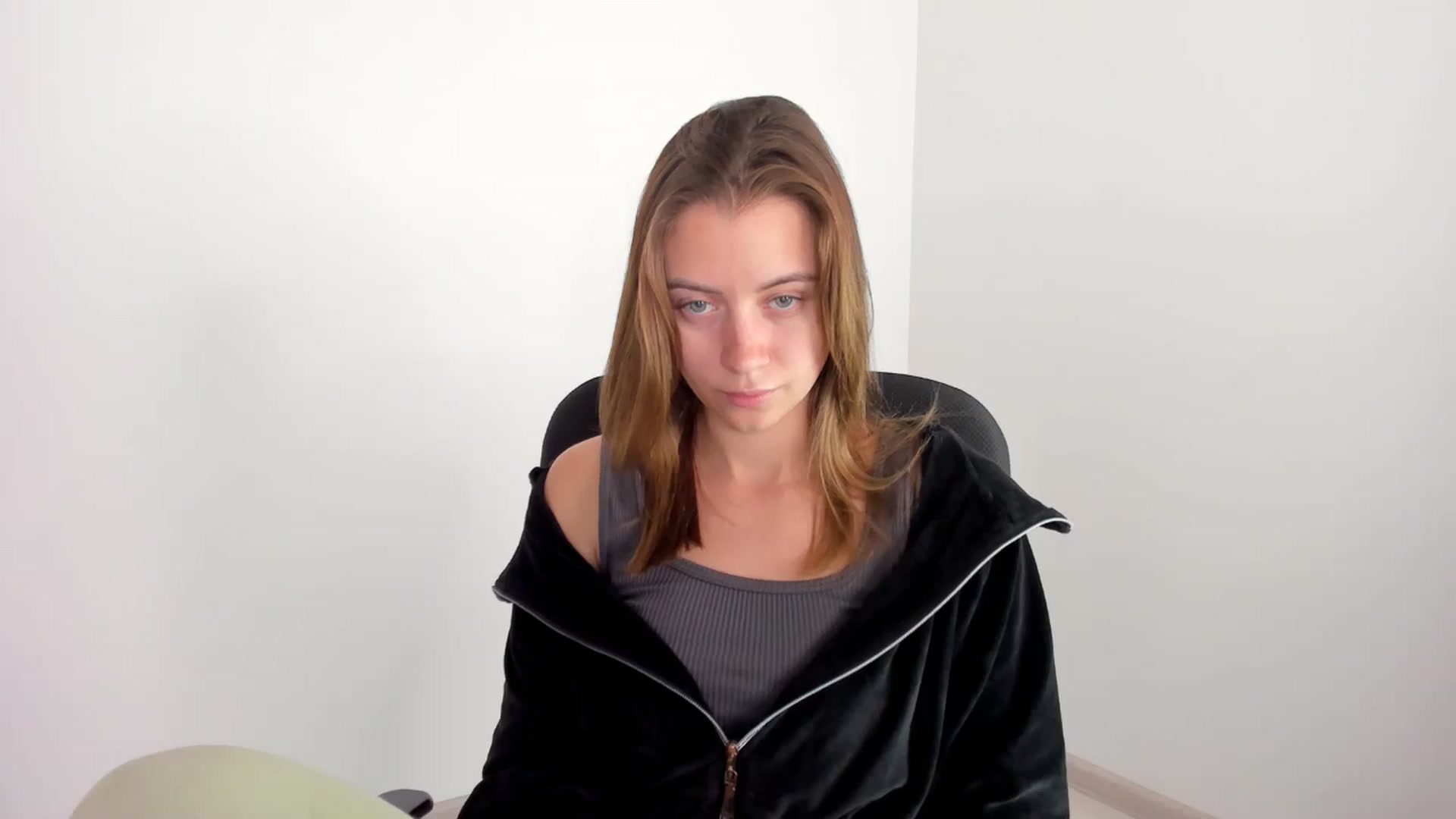 Gallery image thumbnail from Sulfate0's myfreecams stream on, 11/18/2024, 08:53 image 15 of 20