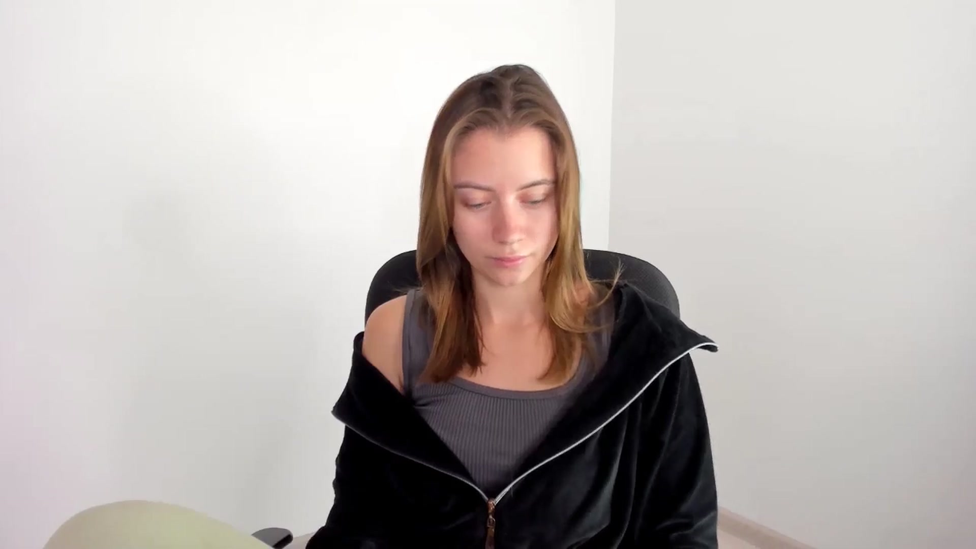 Gallery image thumbnail from Sulfate0's myfreecams stream on, 11/18/2024, 08:53 image 18 of 20