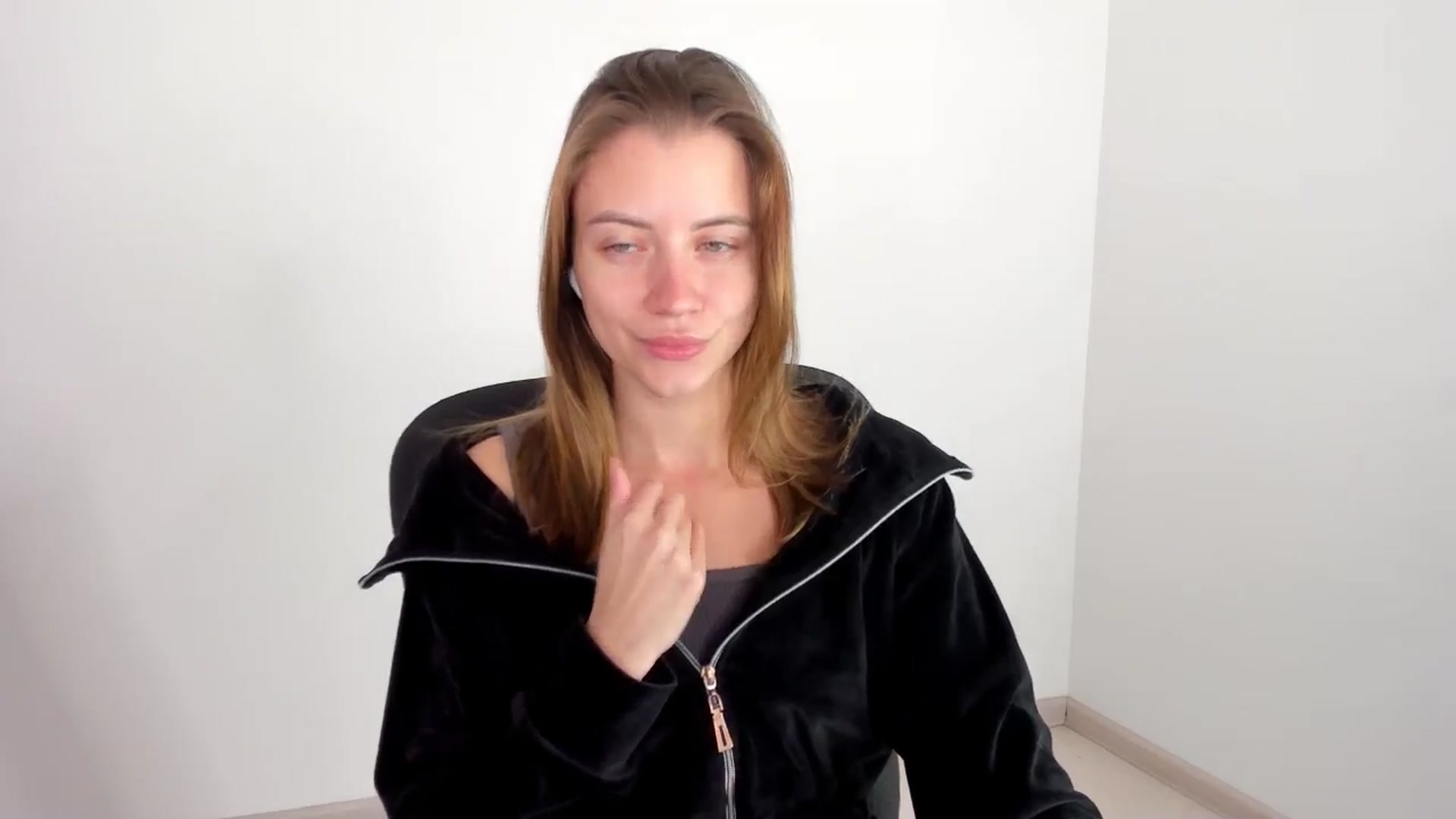 Gallery image thumbnail from Sulfate0's myfreecams stream on, 11/18/2024, 08:53 image 2 of 20