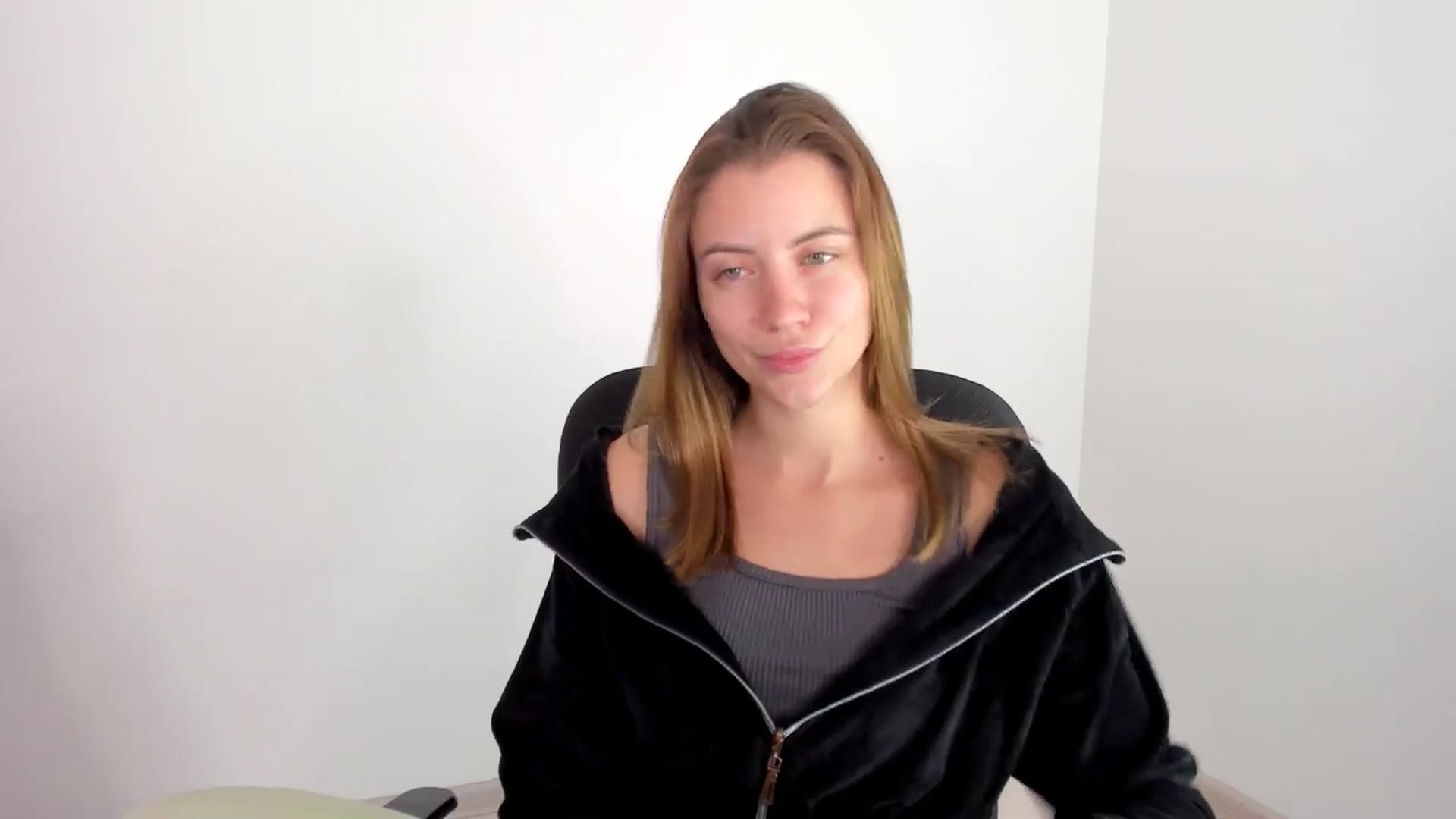Gallery image thumbnail from Sulfate0's myfreecams stream on, 11/18/2024, 08:53 image 13 of 20