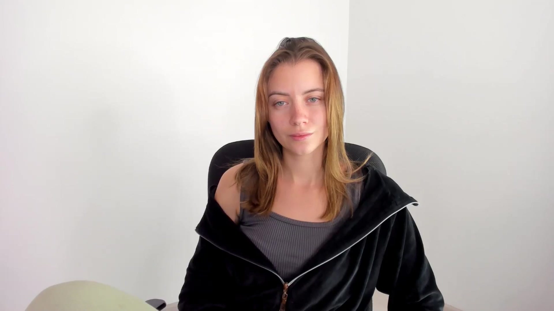 Gallery image thumbnail from Sulfate0's myfreecams stream on, 11/18/2024, 08:53 image 17 of 20