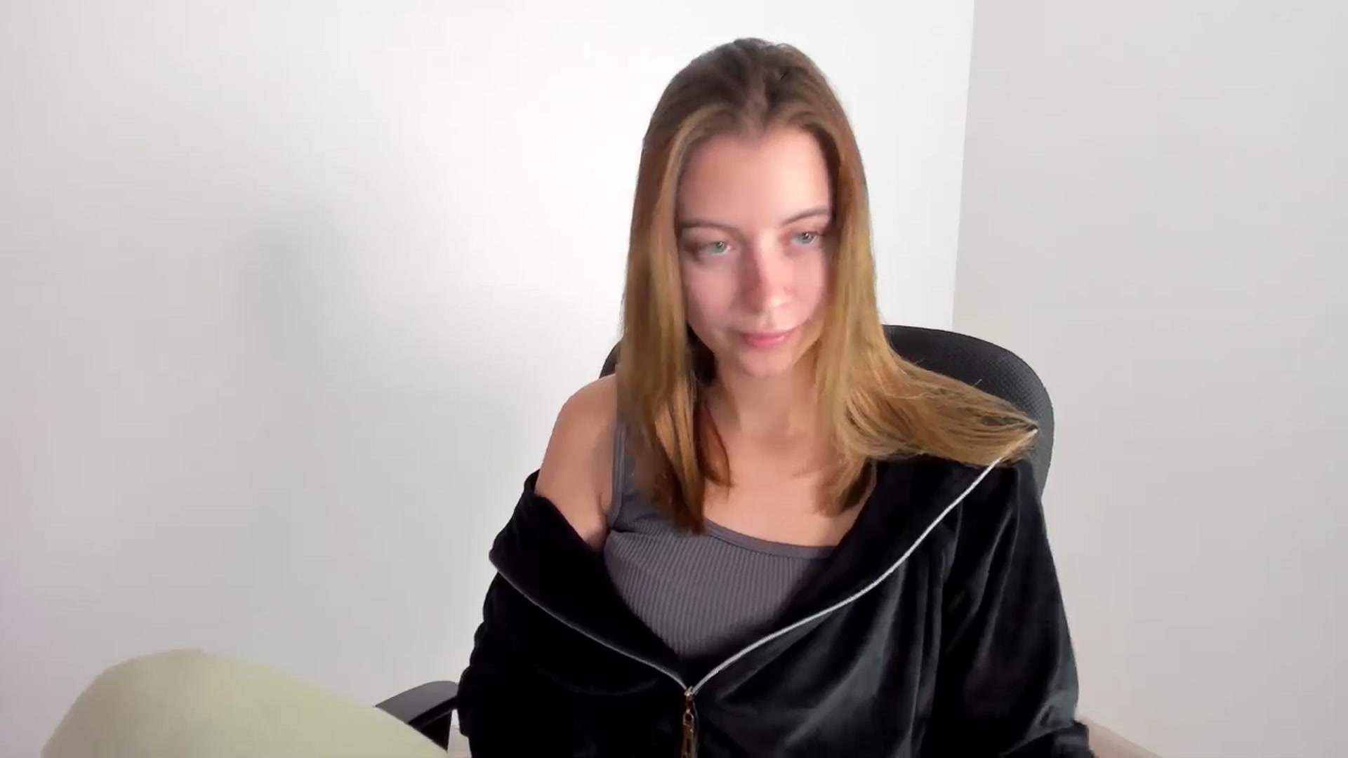 Gallery image thumbnail from Sulfate0's myfreecams stream on, 11/18/2024, 09:47 image 18 of 20