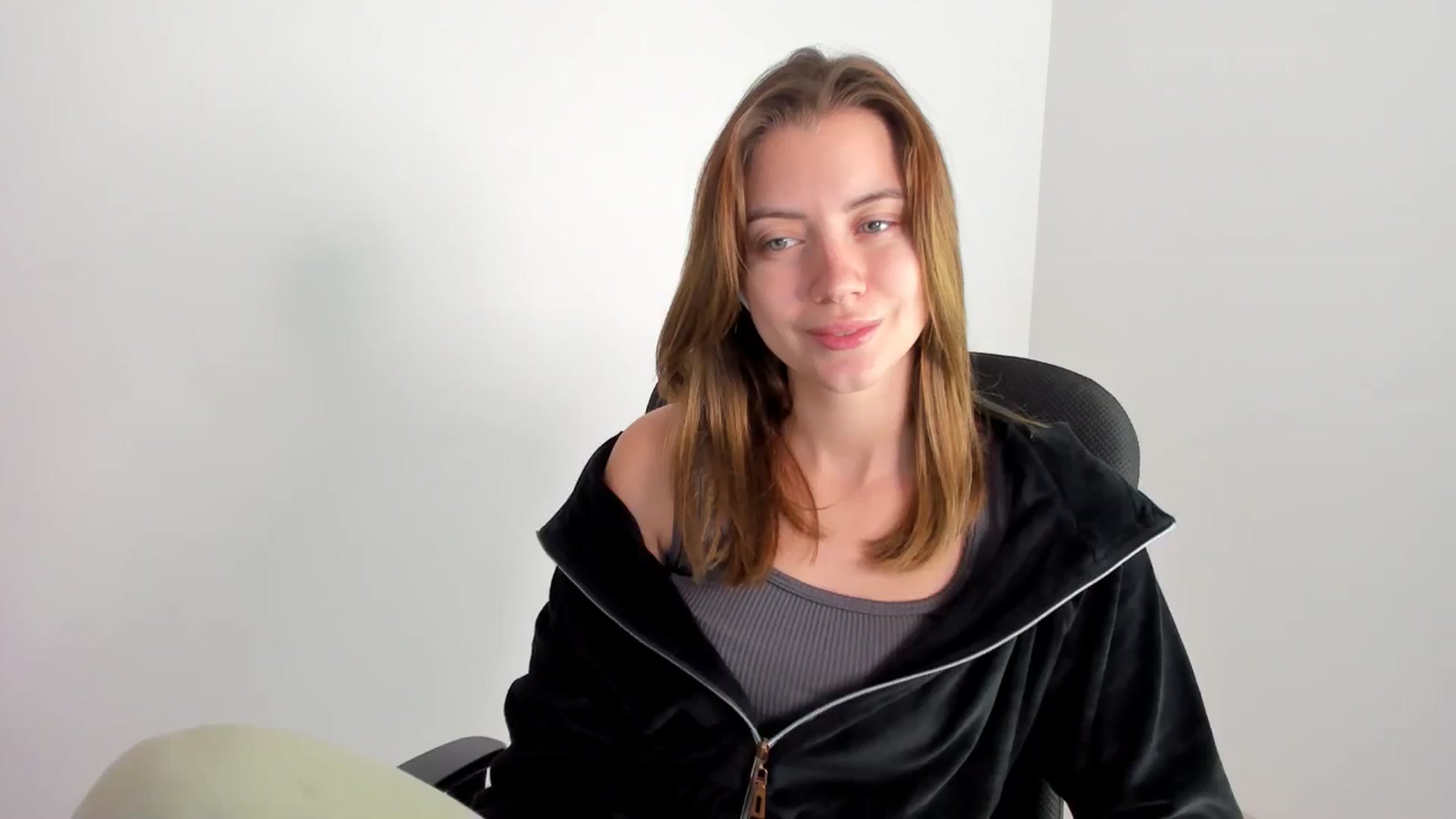 Gallery image thumbnail from Sulfate0's myfreecams stream on, 11/18/2024, 09:47 image 11 of 20