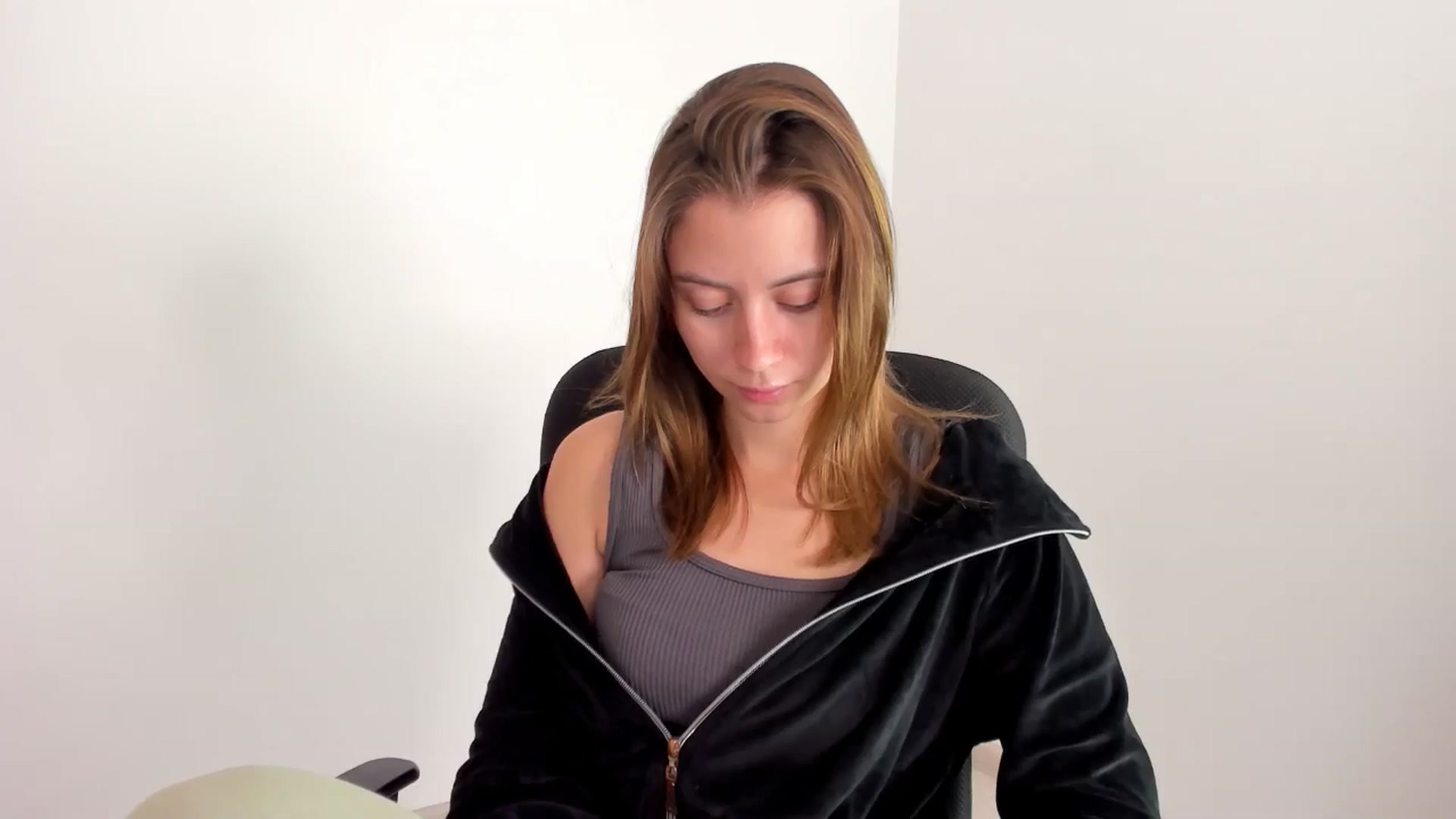 Gallery image thumbnail from Sulfate0's myfreecams stream on, 11/18/2024, 10:26 image 11 of 20