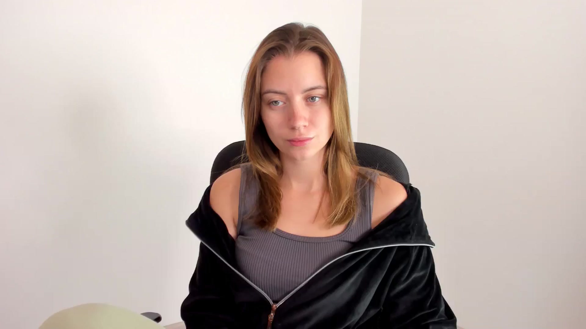 Gallery image thumbnail from Sulfate0's myfreecams stream on, 11/18/2024, 10:26 image 3 of 20