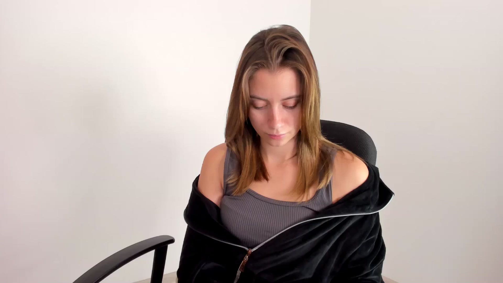 Gallery image thumbnail from Sulfate0's myfreecams stream on, 11/18/2024, 10:26 image 17 of 20