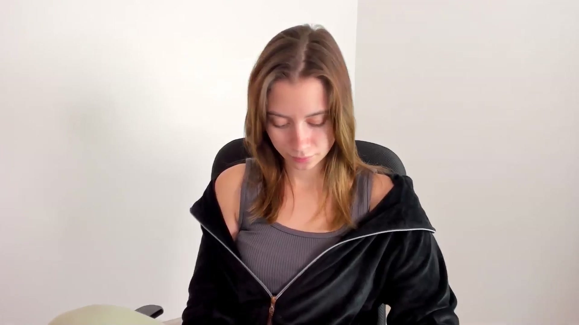 Gallery image thumbnail from Sulfate0's myfreecams stream on, 11/18/2024, 10:26 image 9 of 20