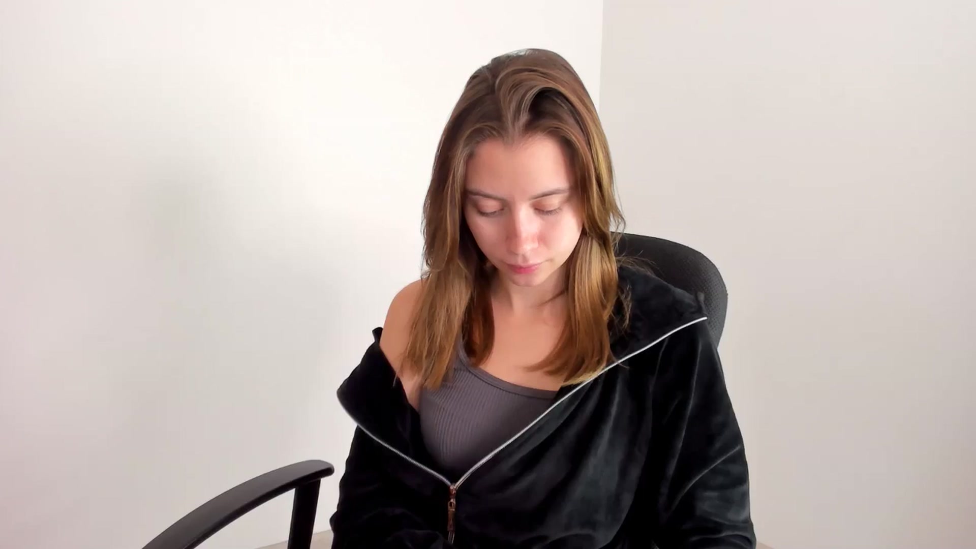 Gallery image thumbnail from Sulfate0's myfreecams stream on, 11/18/2024, 10:26 image 13 of 20