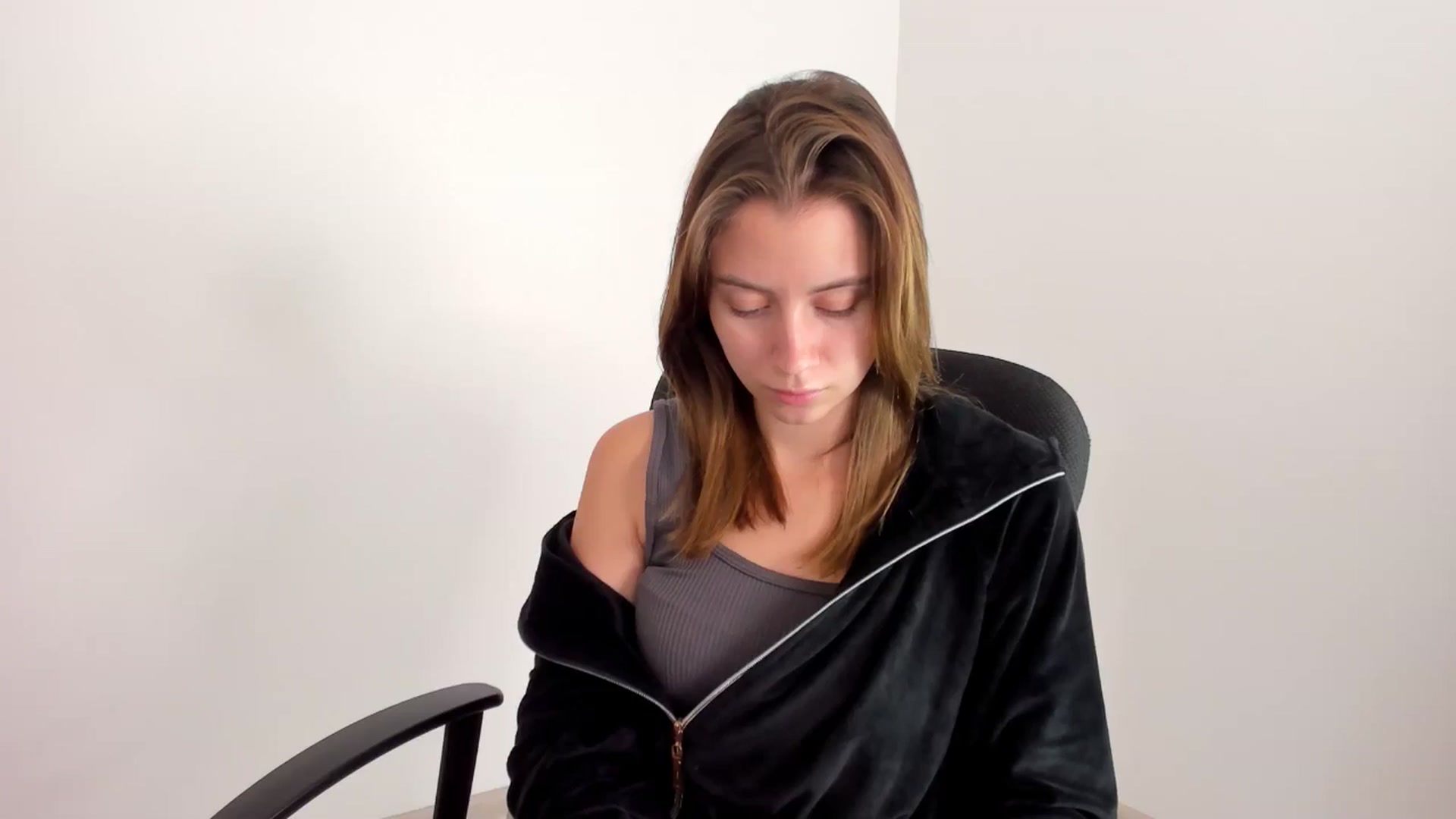 Gallery image thumbnail from Sulfate0's myfreecams stream on, 11/18/2024, 10:26 image 15 of 20