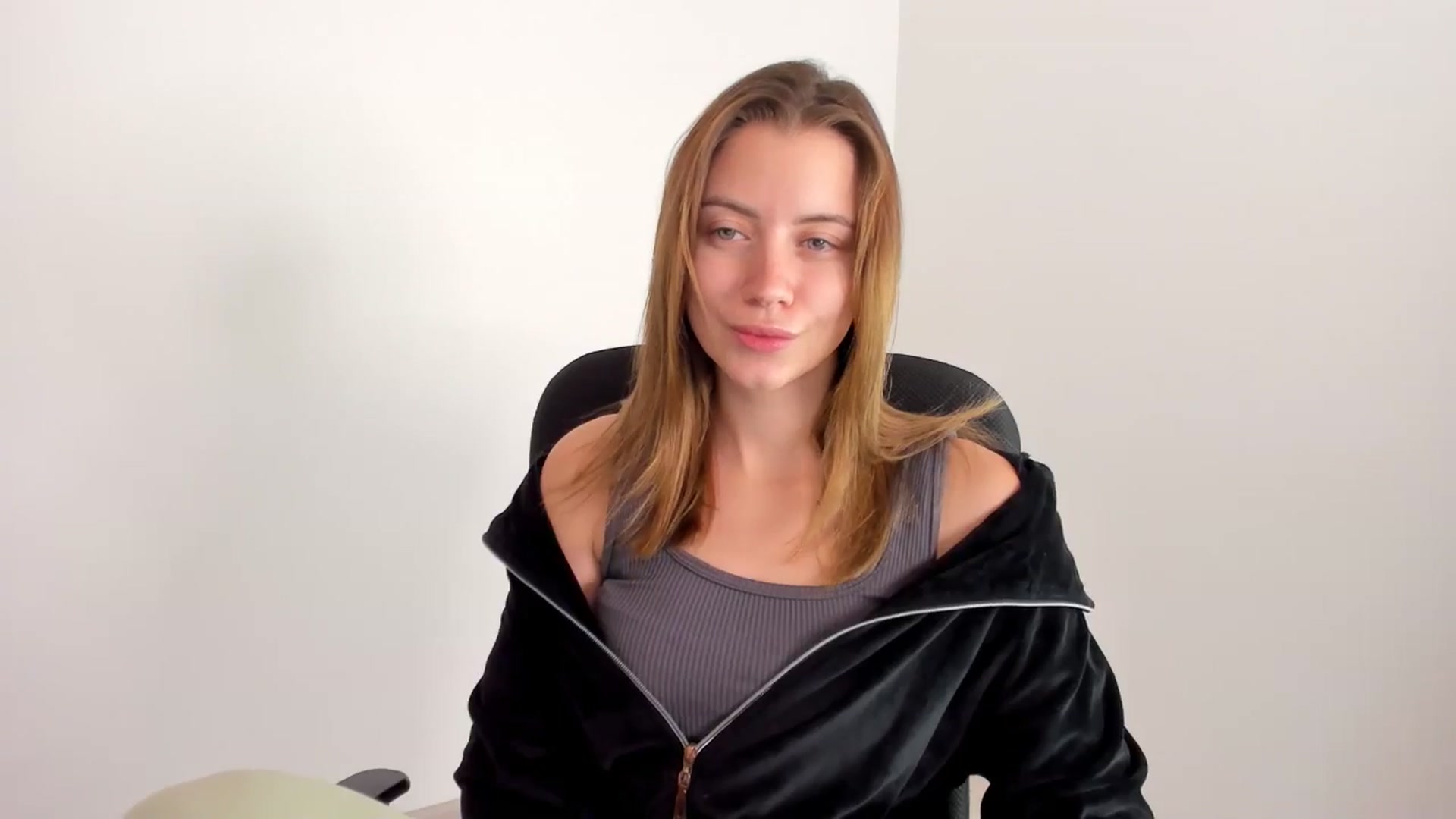 Gallery image thumbnail from Sulfate0's myfreecams stream on, 11/18/2024, 10:26 image 8 of 20