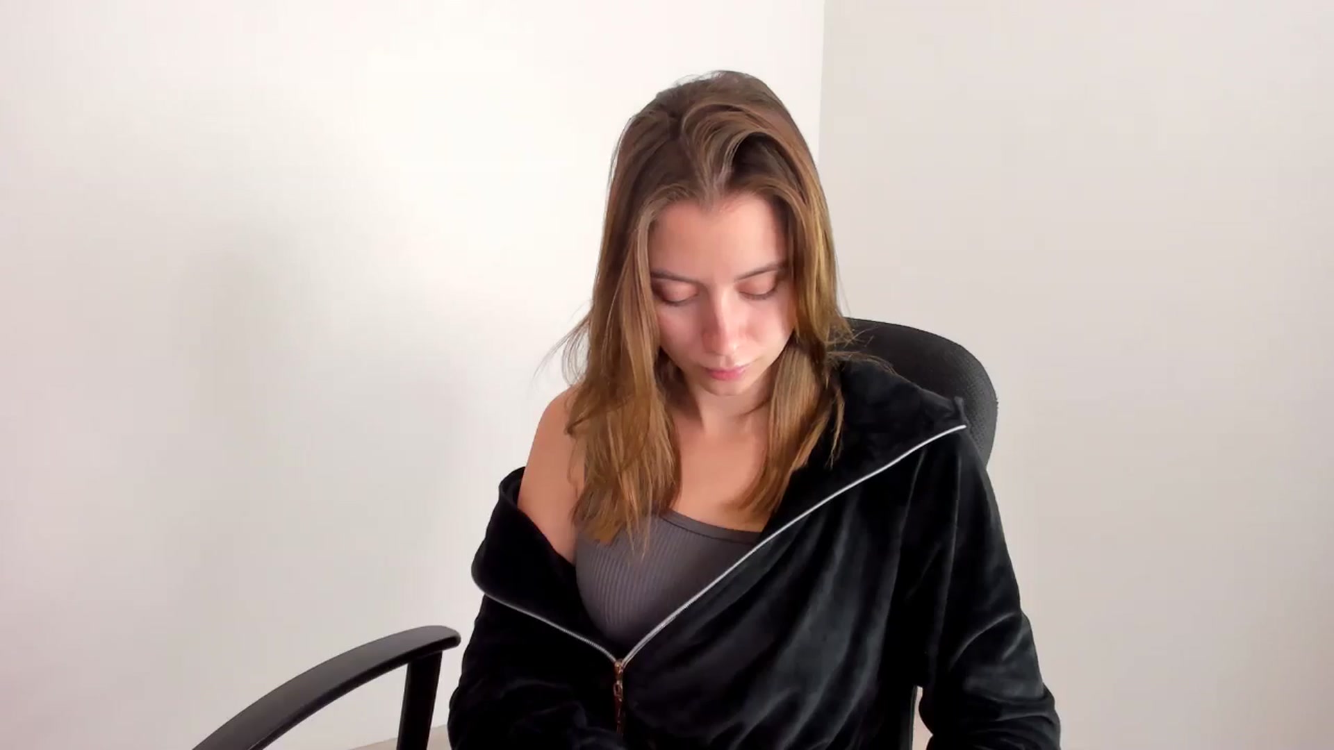 Gallery image thumbnail from Sulfate0's myfreecams stream on, 11/18/2024, 10:26 image 14 of 20