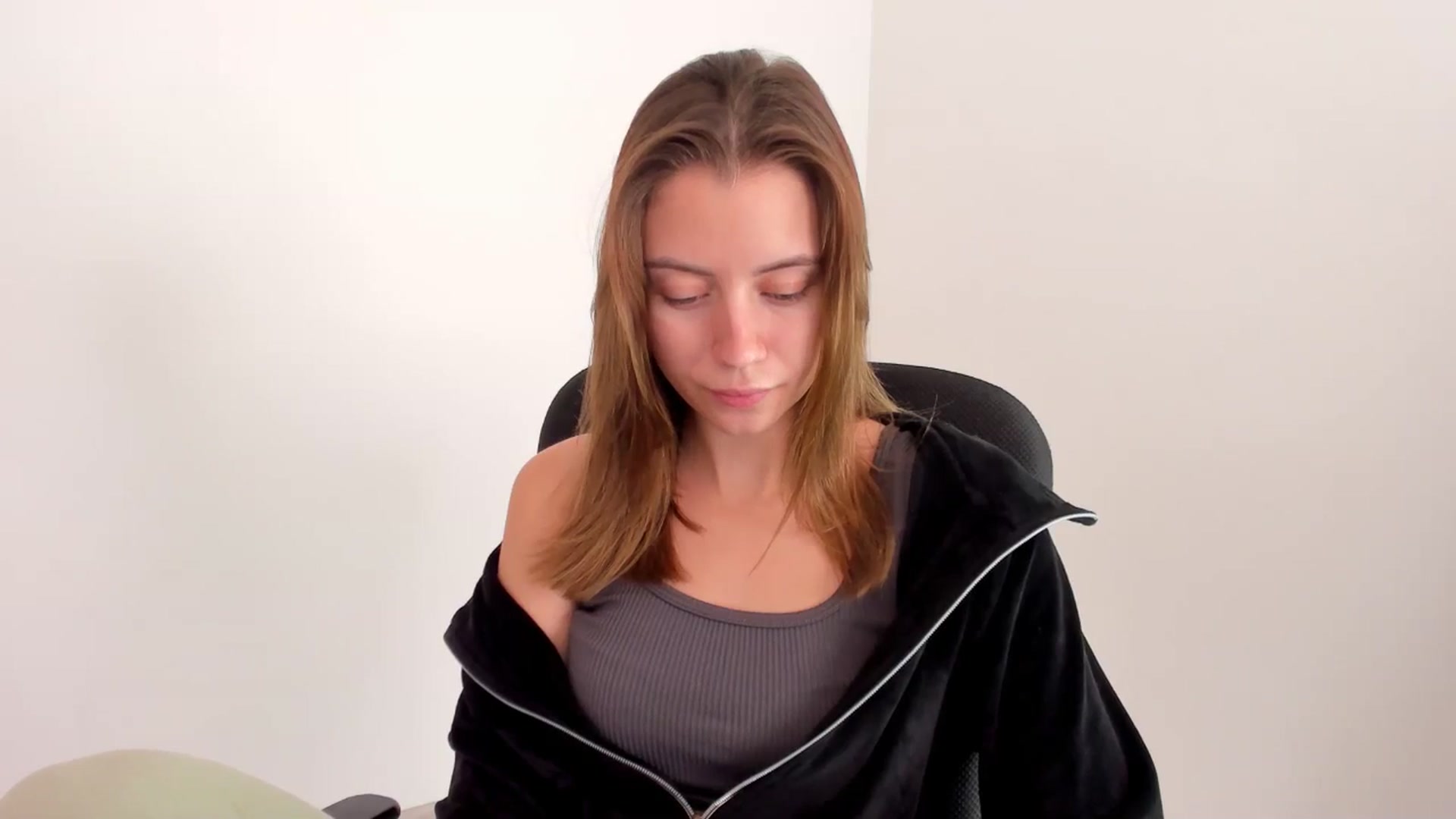 Gallery image thumbnail from Sulfate0's myfreecams stream on, 11/18/2024, 10:59 image 7 of 20