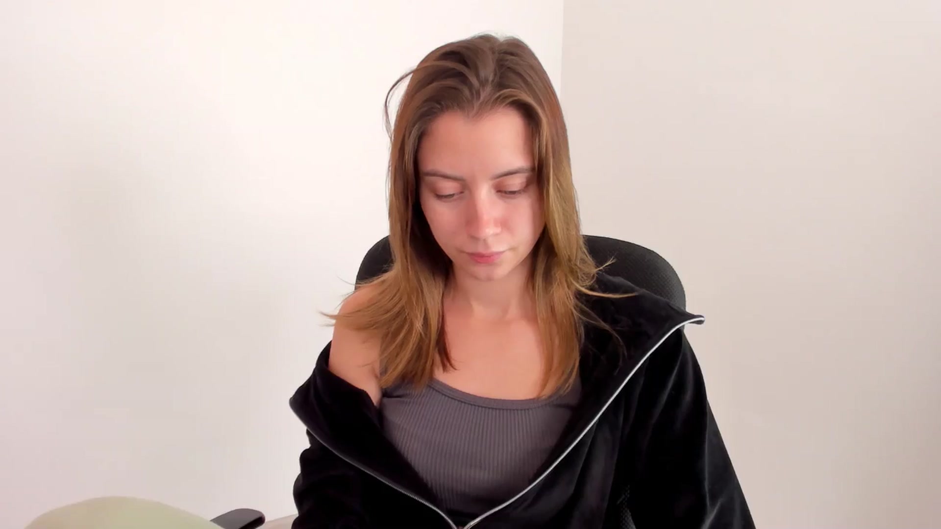 Gallery image thumbnail from Sulfate0's myfreecams stream on, 11/18/2024, 10:59 image 19 of 20