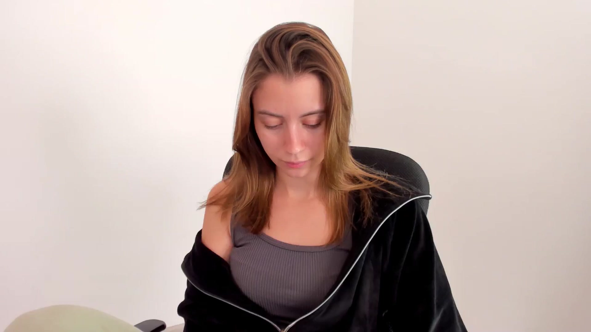Gallery image thumbnail from Sulfate0's myfreecams stream on, 11/18/2024, 10:59 image 16 of 20