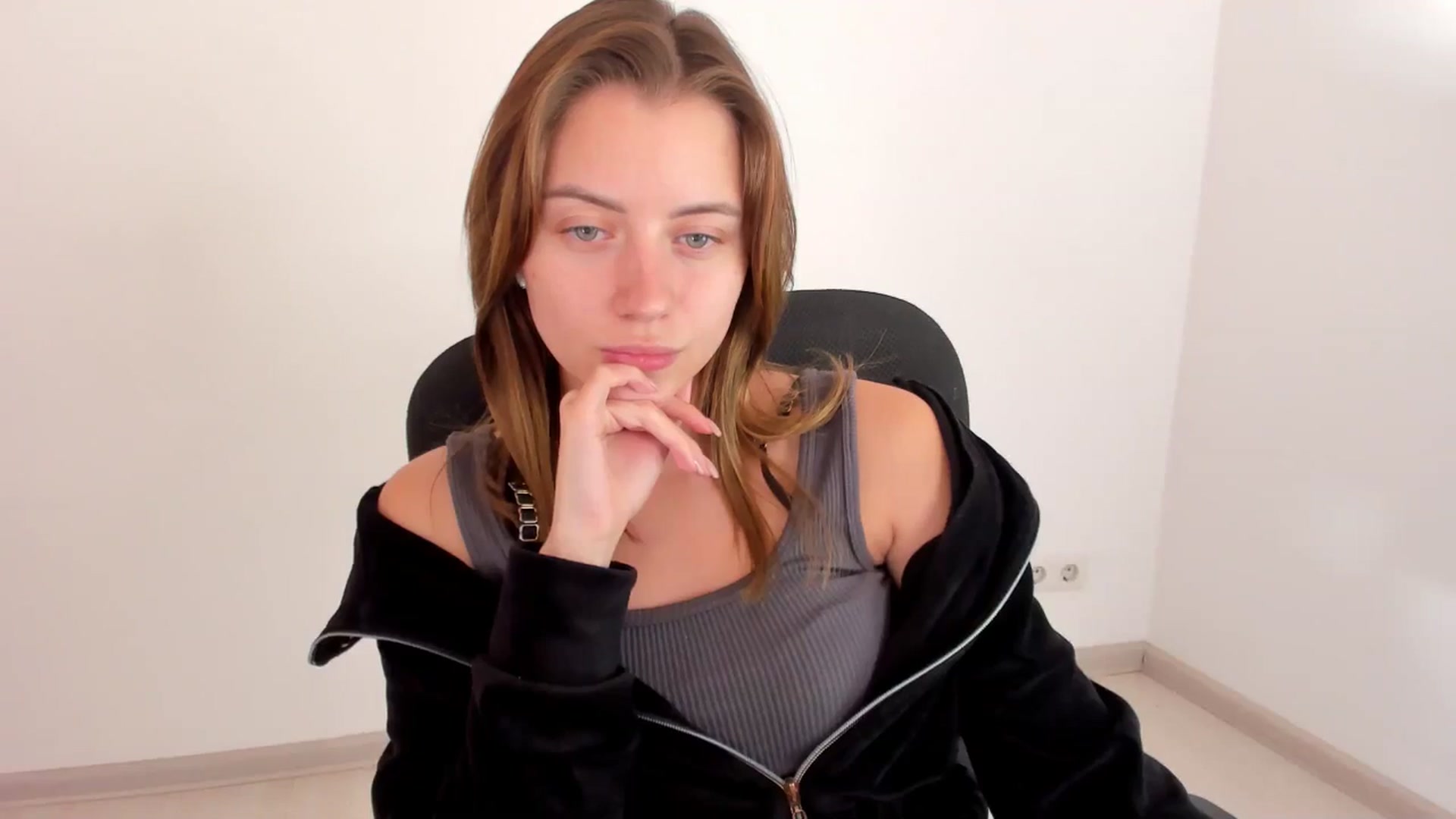 Gallery image thumbnail from Sulfate0's myfreecams stream on, 11/18/2024, 11:46 image 20 of 20