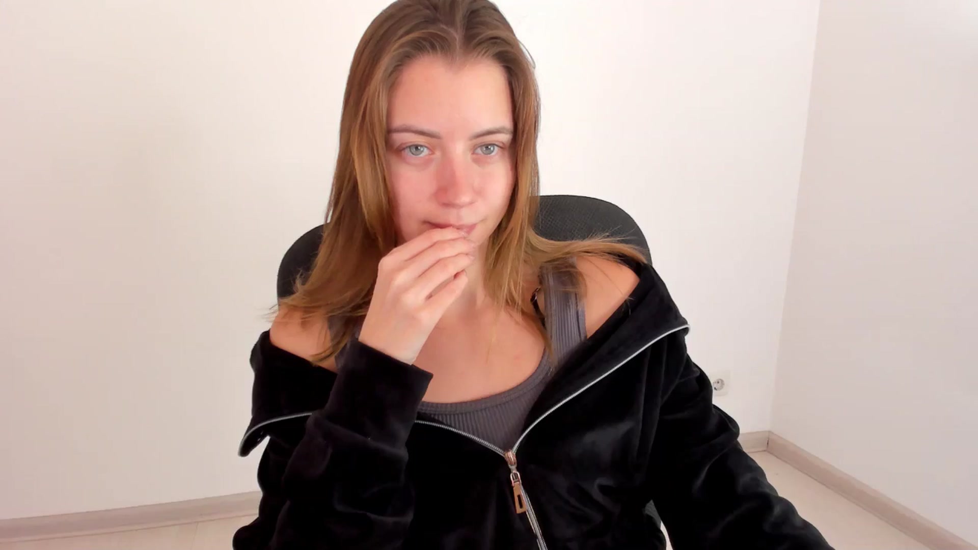 Gallery image thumbnail from Sulfate0's myfreecams stream on, 11/18/2024, 11:46 image 15 of 20