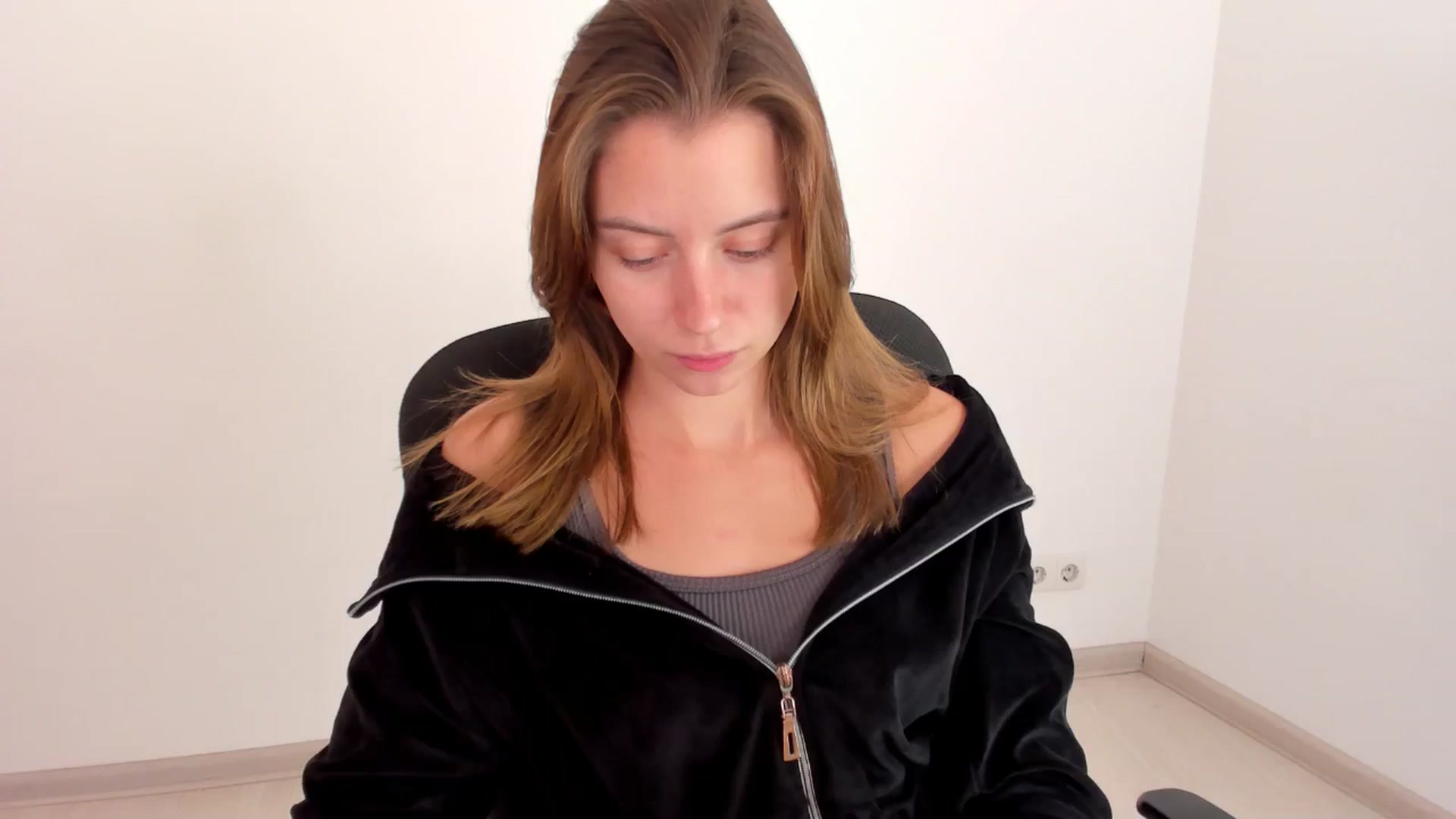 Gallery image thumbnail from Sulfate0's myfreecams stream on, 11/18/2024, 11:46 image 10 of 20