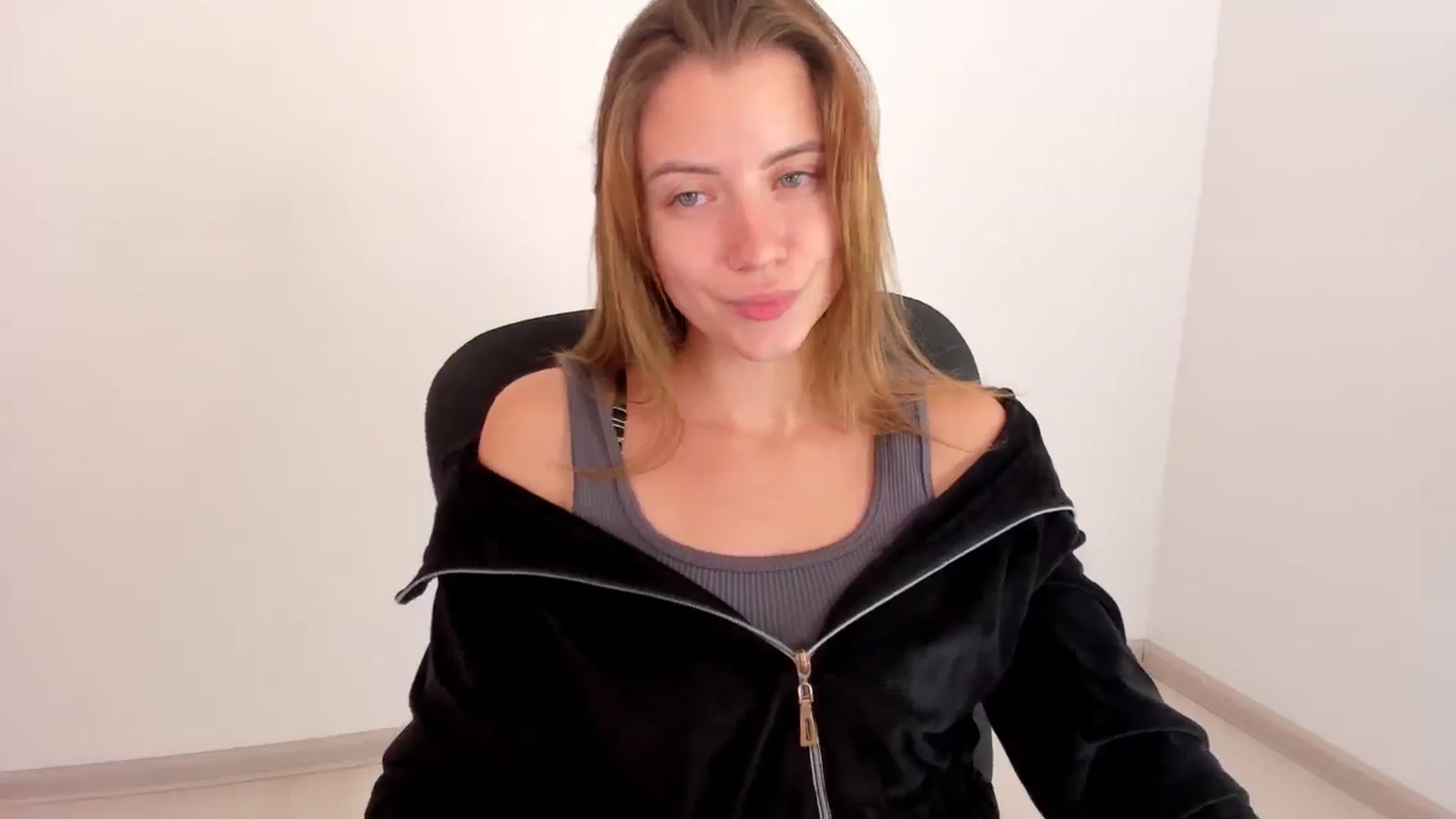 Gallery image thumbnail from Sulfate0's myfreecams stream on, 11/18/2024, 11:46 image 9 of 20