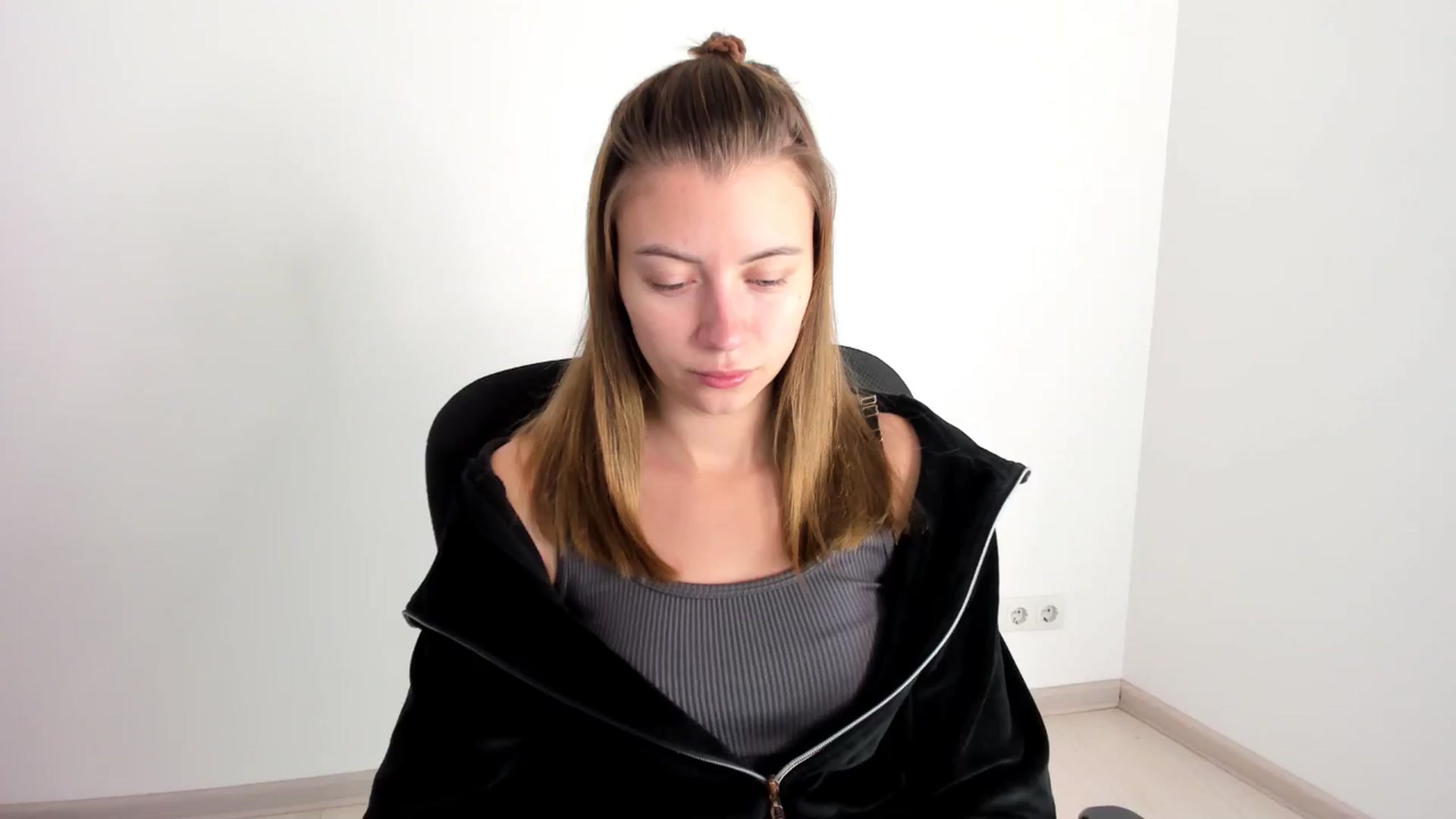 Gallery image thumbnail from Sulfate0's myfreecams stream on, 11/19/2024, 07:14 image 1 of 20