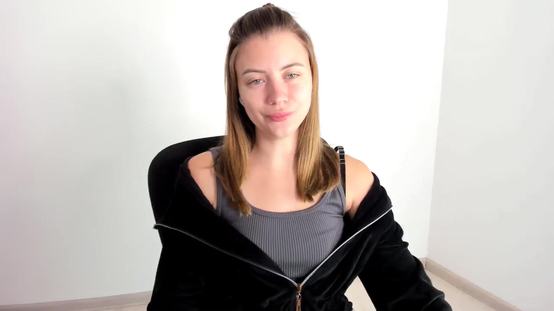 Gallery image thumbnail from Sulfate0's myfreecams stream on, 11/19/2024, 07:14 image 6 of 20