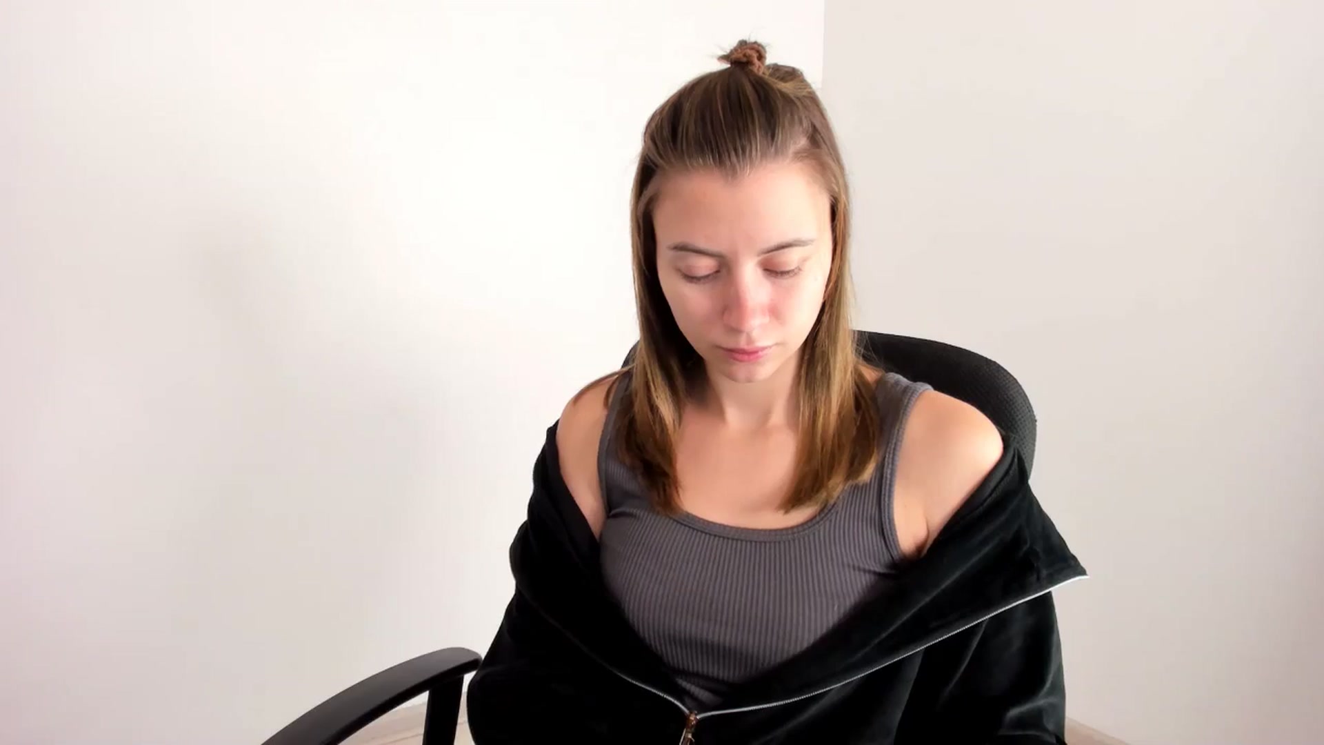 Gallery image thumbnail from Sulfate0's myfreecams stream on, 11/19/2024, 07:14 image 20 of 20