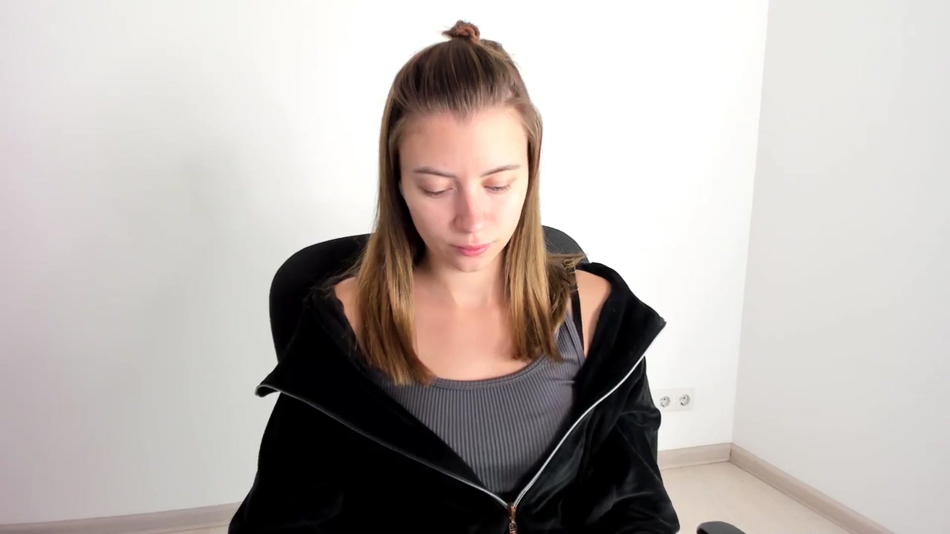 Gallery image thumbnail from Sulfate0's myfreecams stream on, 11/19/2024, 07:14 image 3 of 20