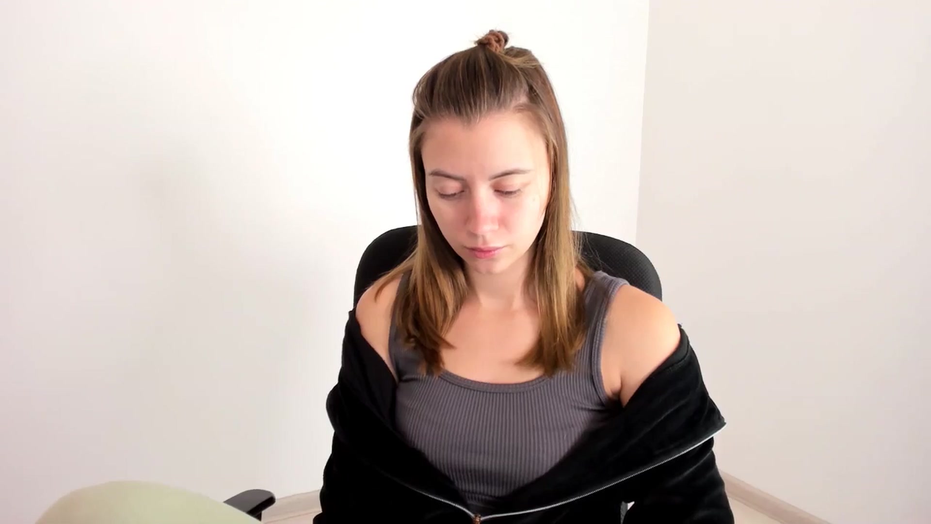 Gallery image thumbnail from Sulfate0's myfreecams stream on, 11/19/2024, 07:14 image 18 of 20