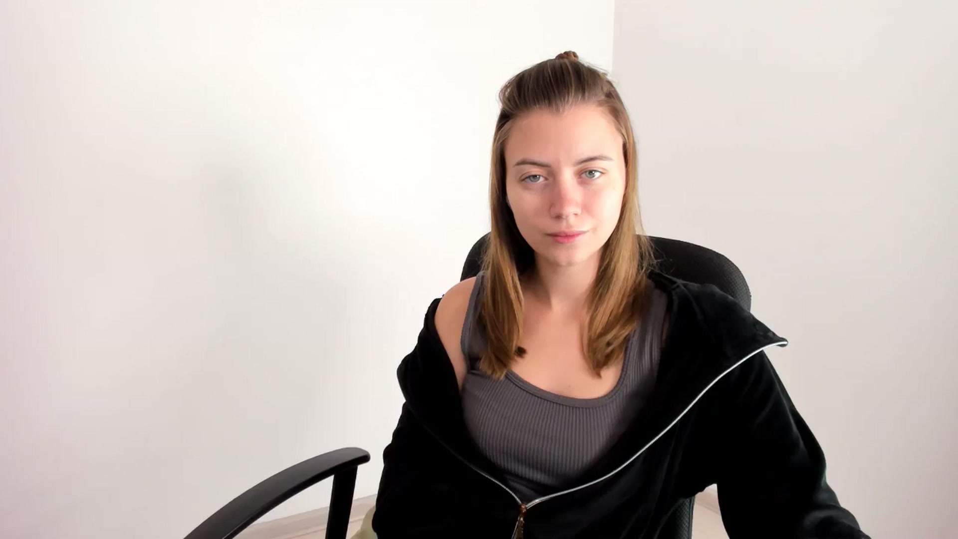 Gallery image thumbnail from Sulfate0's myfreecams stream on, 11/19/2024, 07:35 image 17 of 20