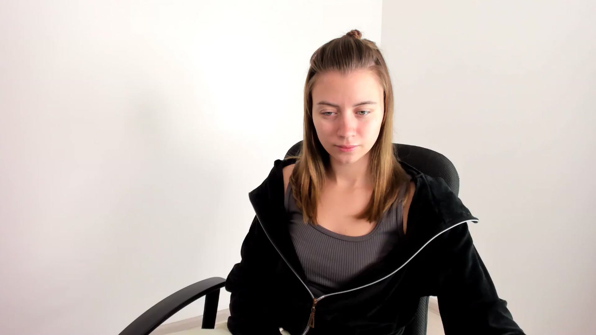 Gallery image thumbnail from Sulfate0's myfreecams stream on, 11/19/2024, 07:35 image 1 of 20