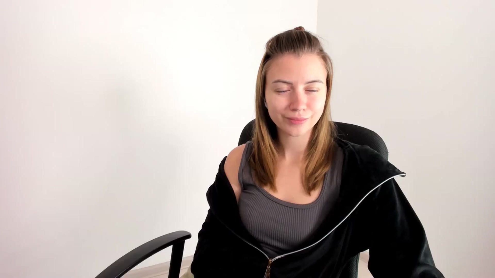 Gallery image thumbnail from Sulfate0's myfreecams stream on, 11/19/2024, 07:35 image 20 of 20