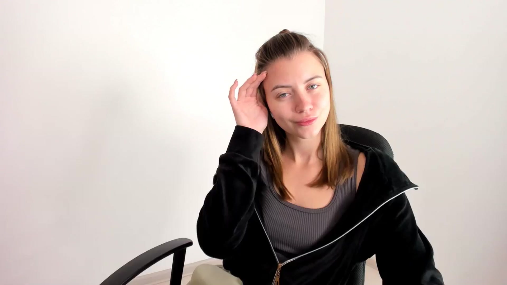 Gallery image thumbnail from Sulfate0's myfreecams stream on, 11/19/2024, 07:35 image 10 of 20