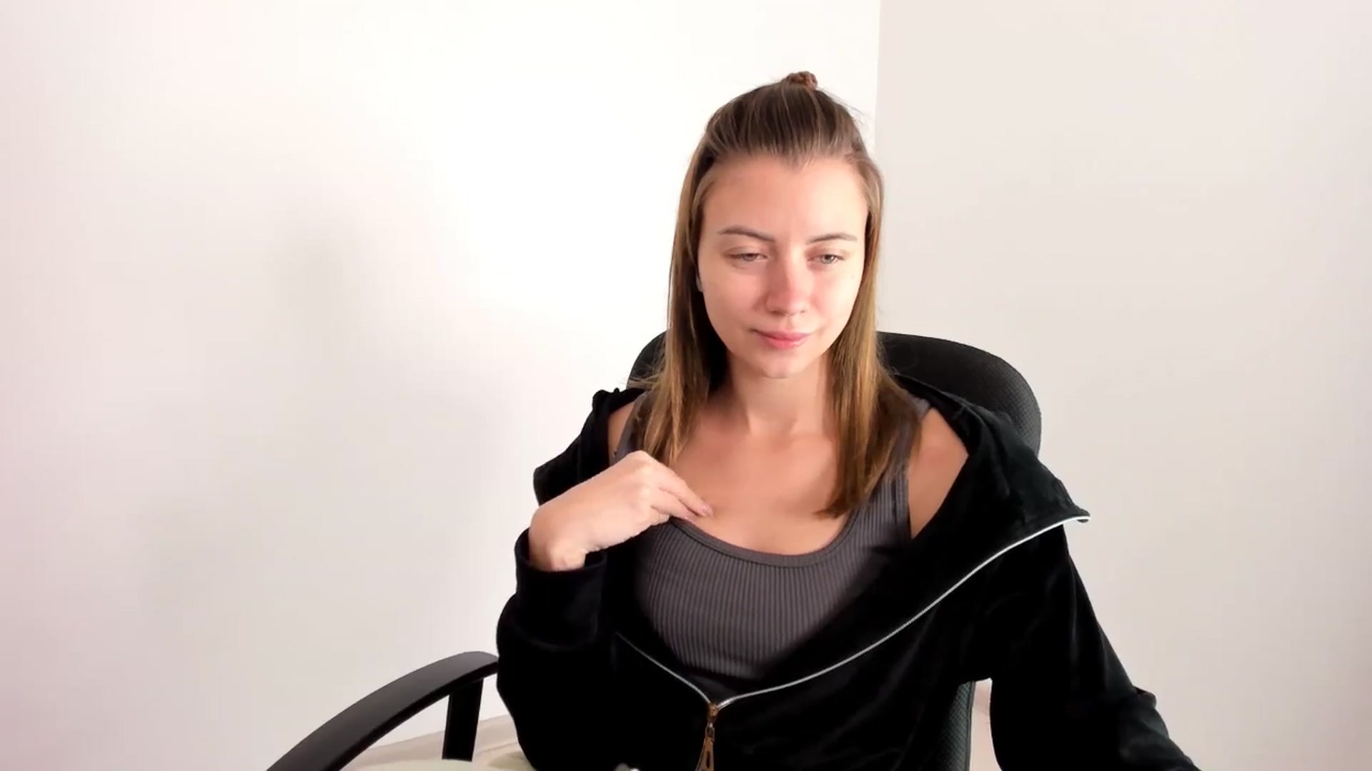 Gallery image thumbnail from Sulfate0's myfreecams stream on, 11/19/2024, 07:35 image 2 of 20
