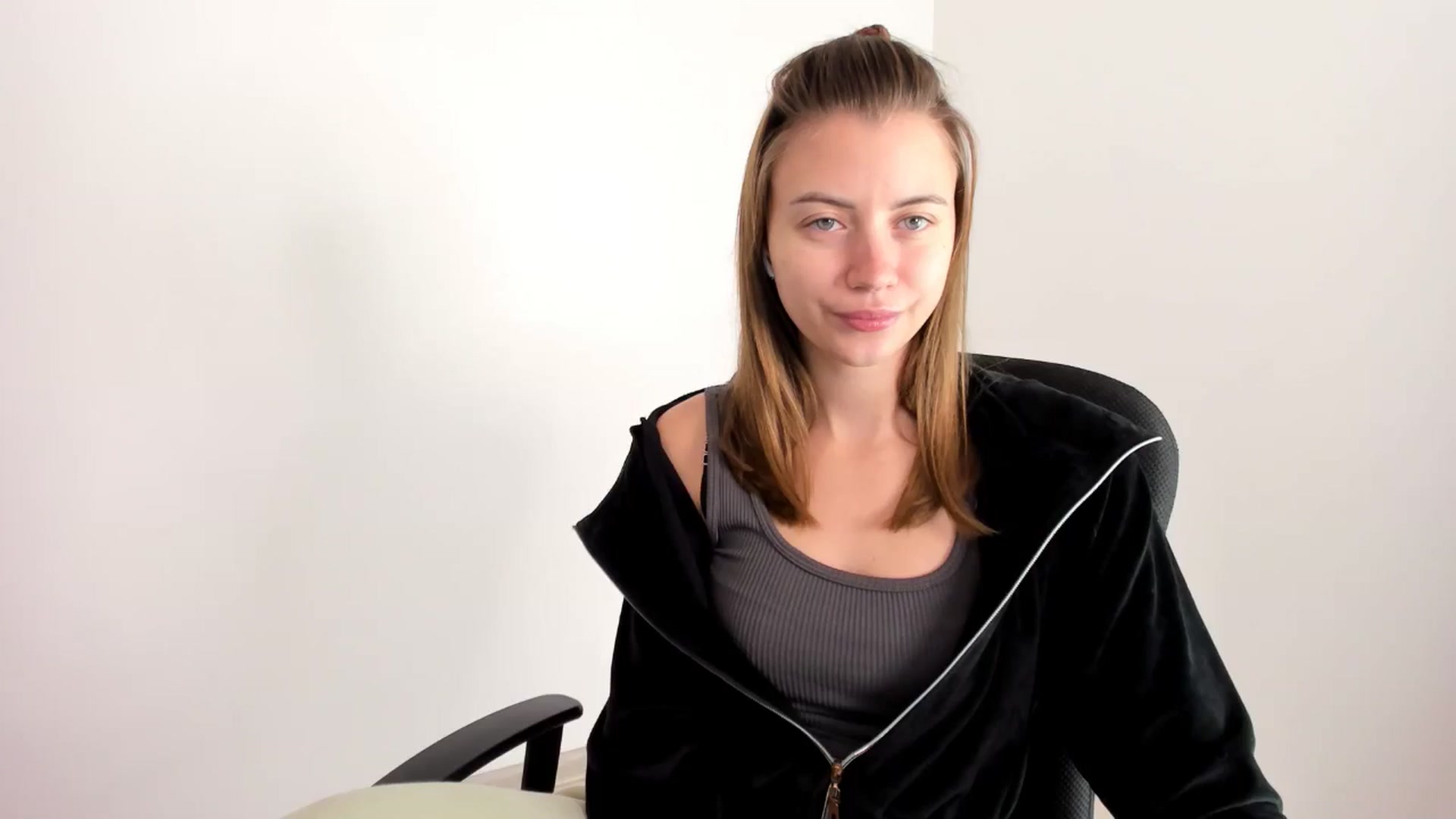 Gallery image thumbnail from Sulfate0's myfreecams stream on, 11/19/2024, 07:54 image 2 of 20