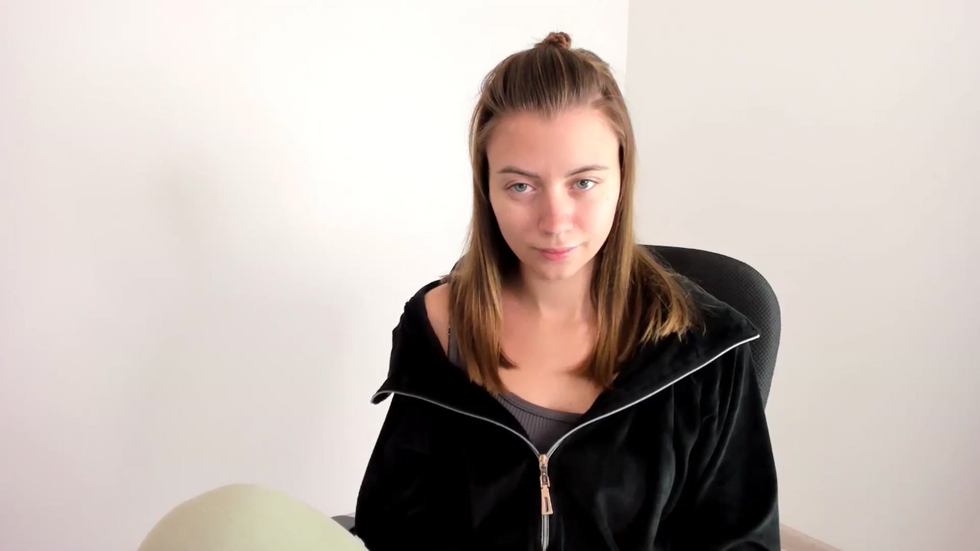 Gallery image thumbnail from Sulfate0's myfreecams stream on, 11/19/2024, 07:54 image 13 of 20