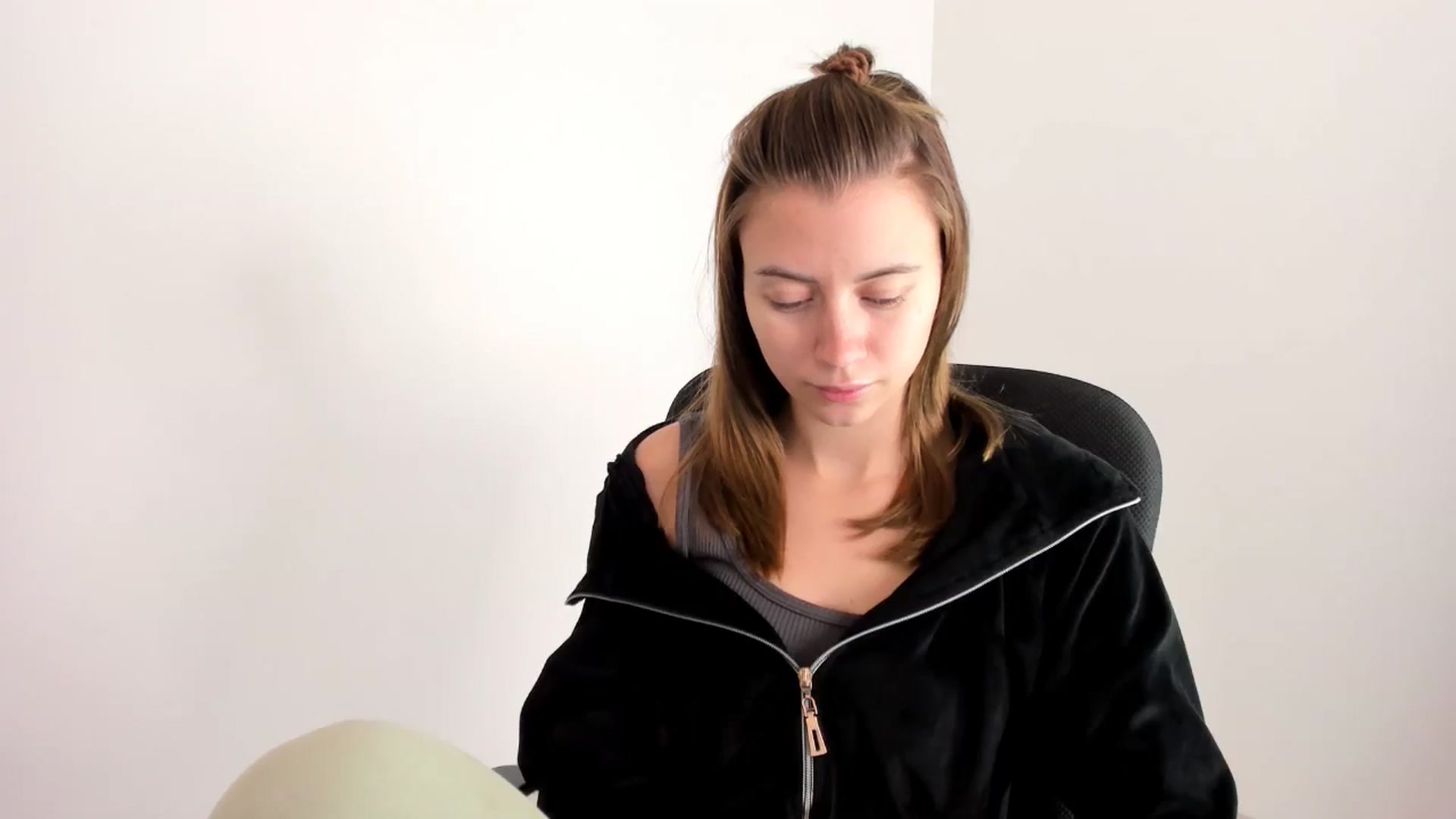 Gallery image thumbnail from Sulfate0's myfreecams stream on, 11/19/2024, 07:54 image 19 of 20