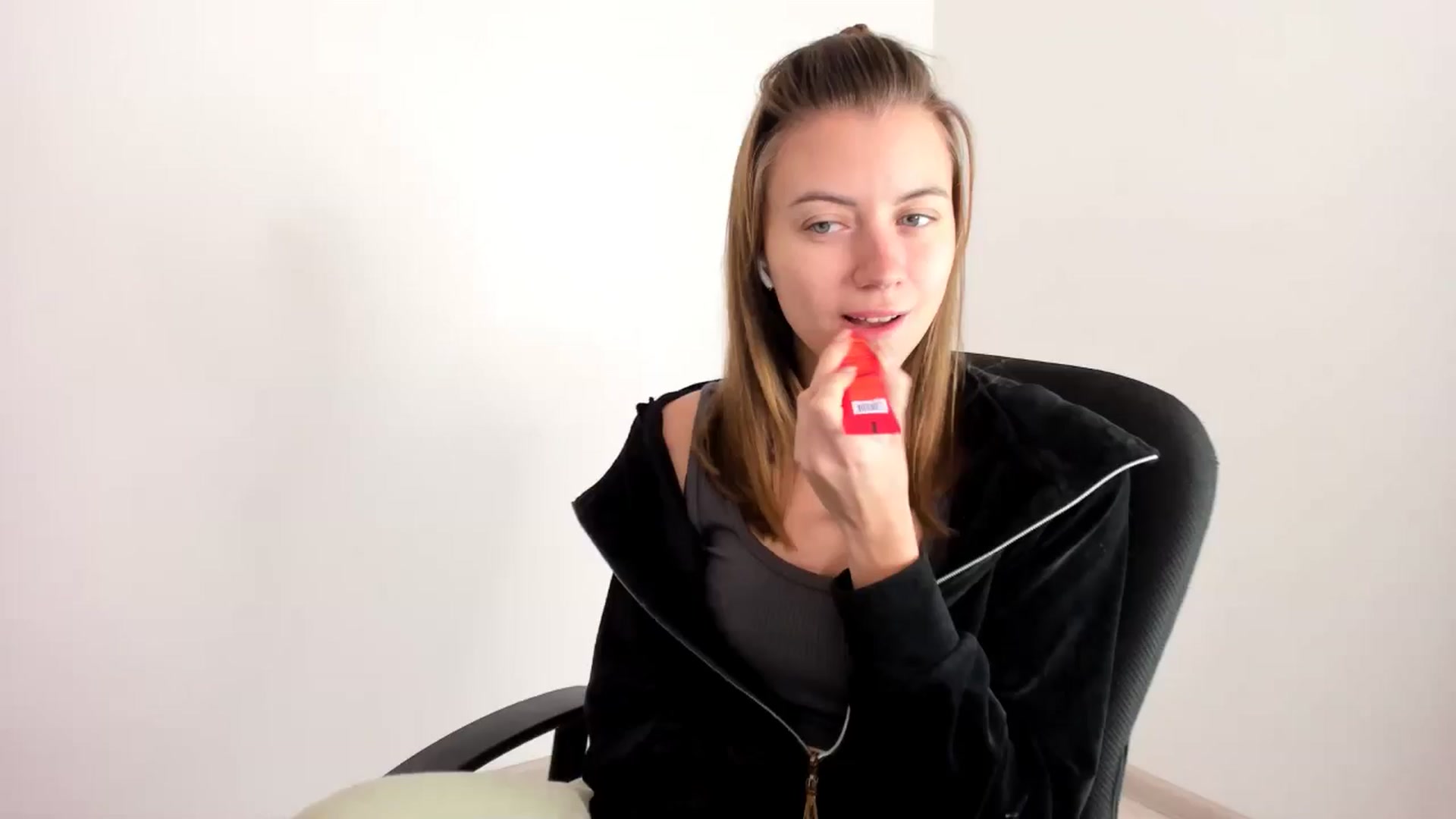 Gallery image thumbnail from Sulfate0's myfreecams stream on, 11/19/2024, 07:54 image 1 of 20