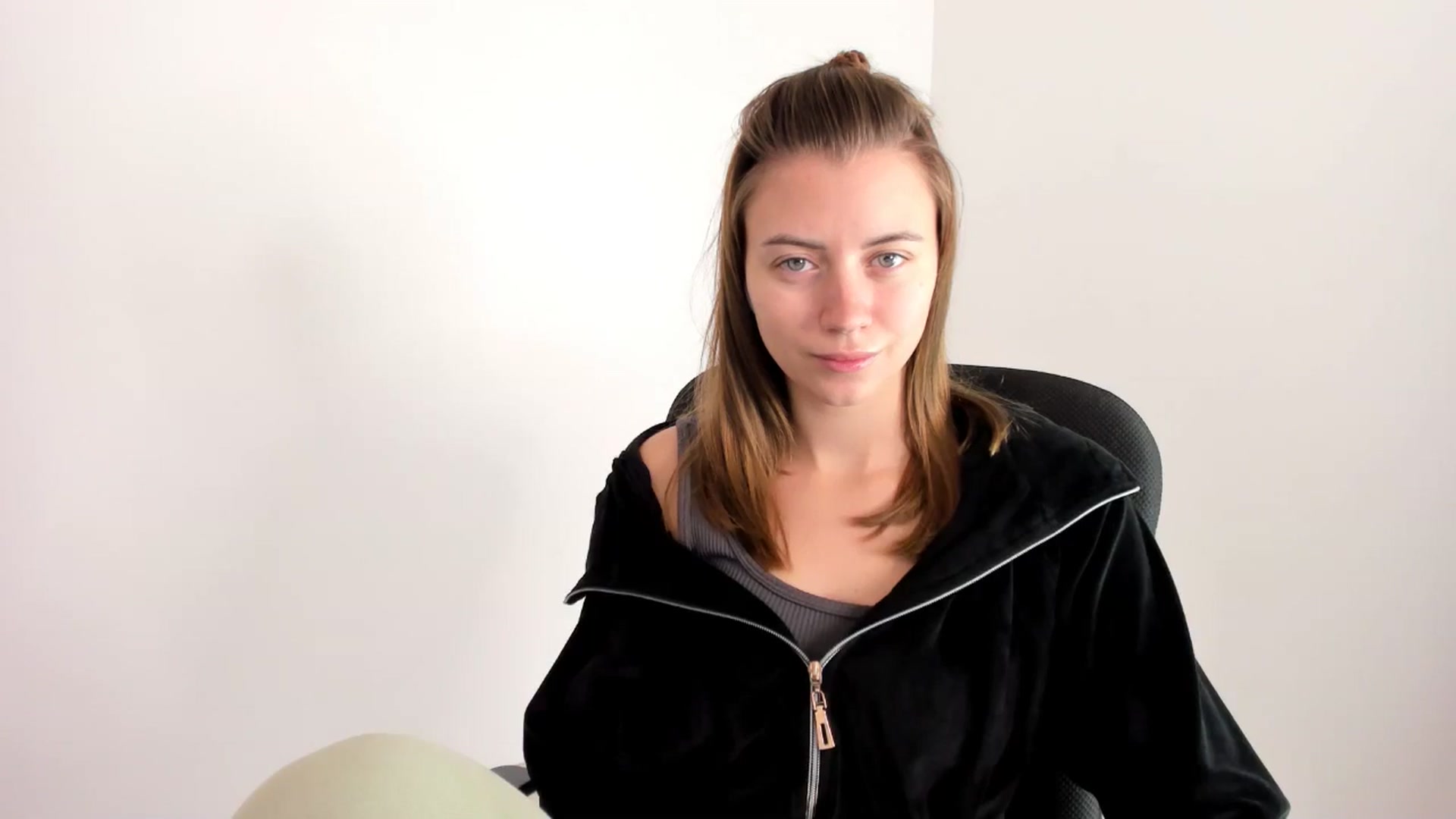Gallery image thumbnail from Sulfate0's myfreecams stream on, 11/19/2024, 07:54 image 18 of 20