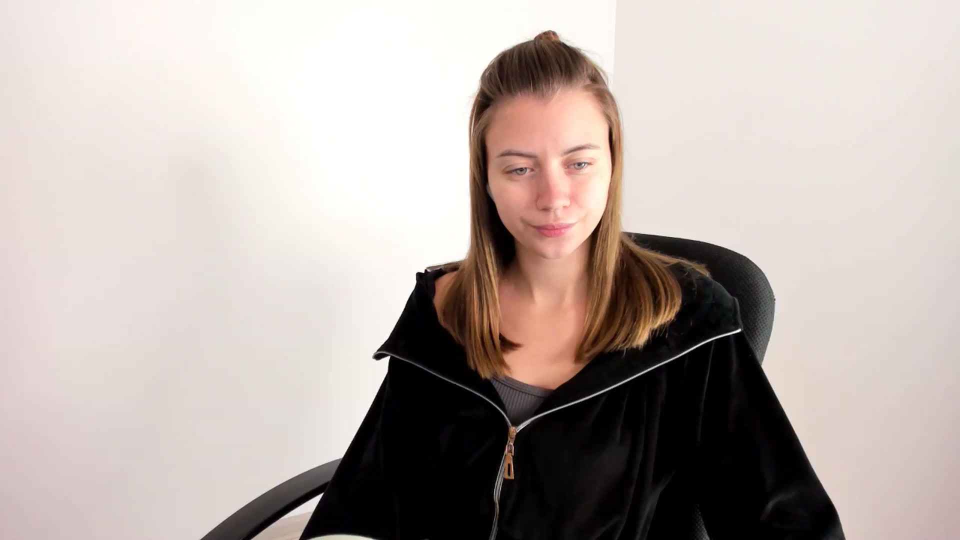Gallery image thumbnail from Sulfate0's myfreecams stream on, 11/19/2024, 08:39 image 1 of 20