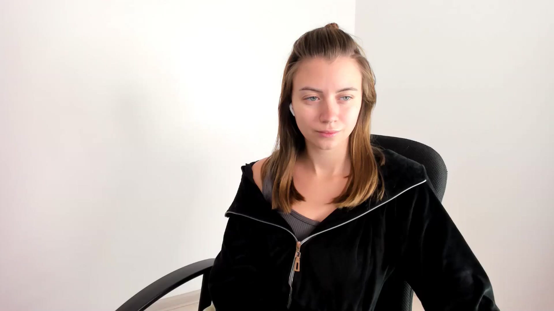 Gallery image thumbnail from Sulfate0's myfreecams stream on, 11/19/2024, 08:39 image 6 of 20